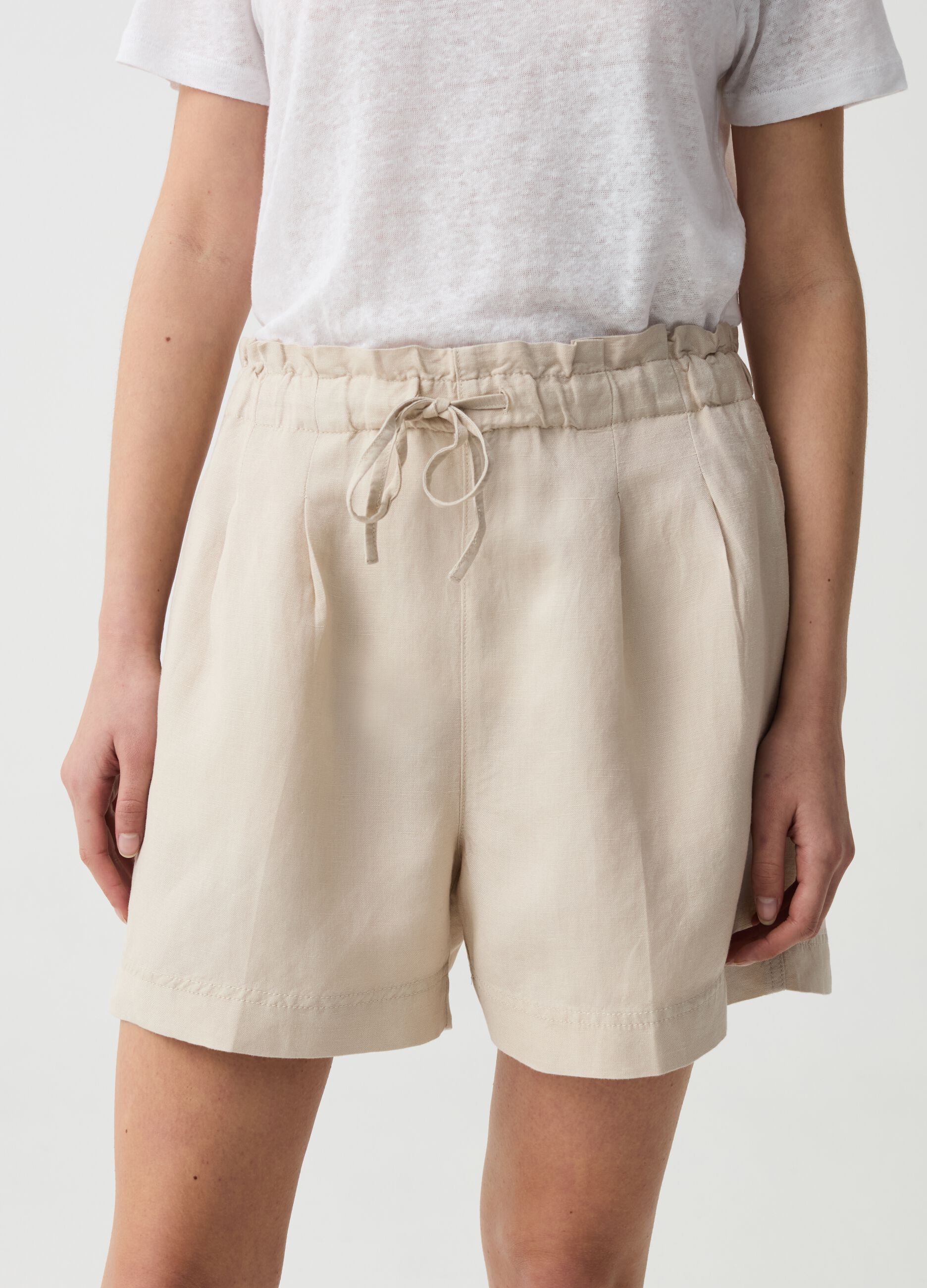 Shorts de lino y viscosa con pinzas
