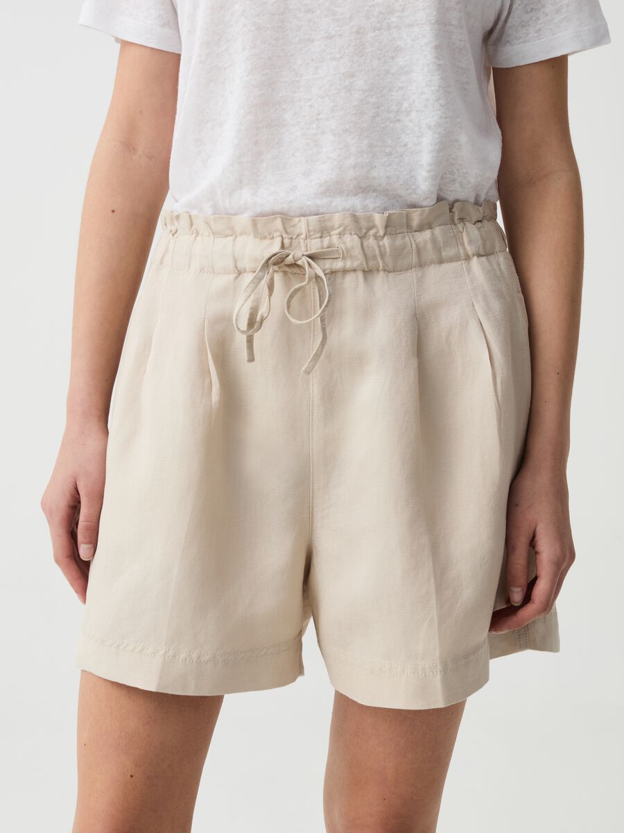 Linen and viscose shorts with darts_1