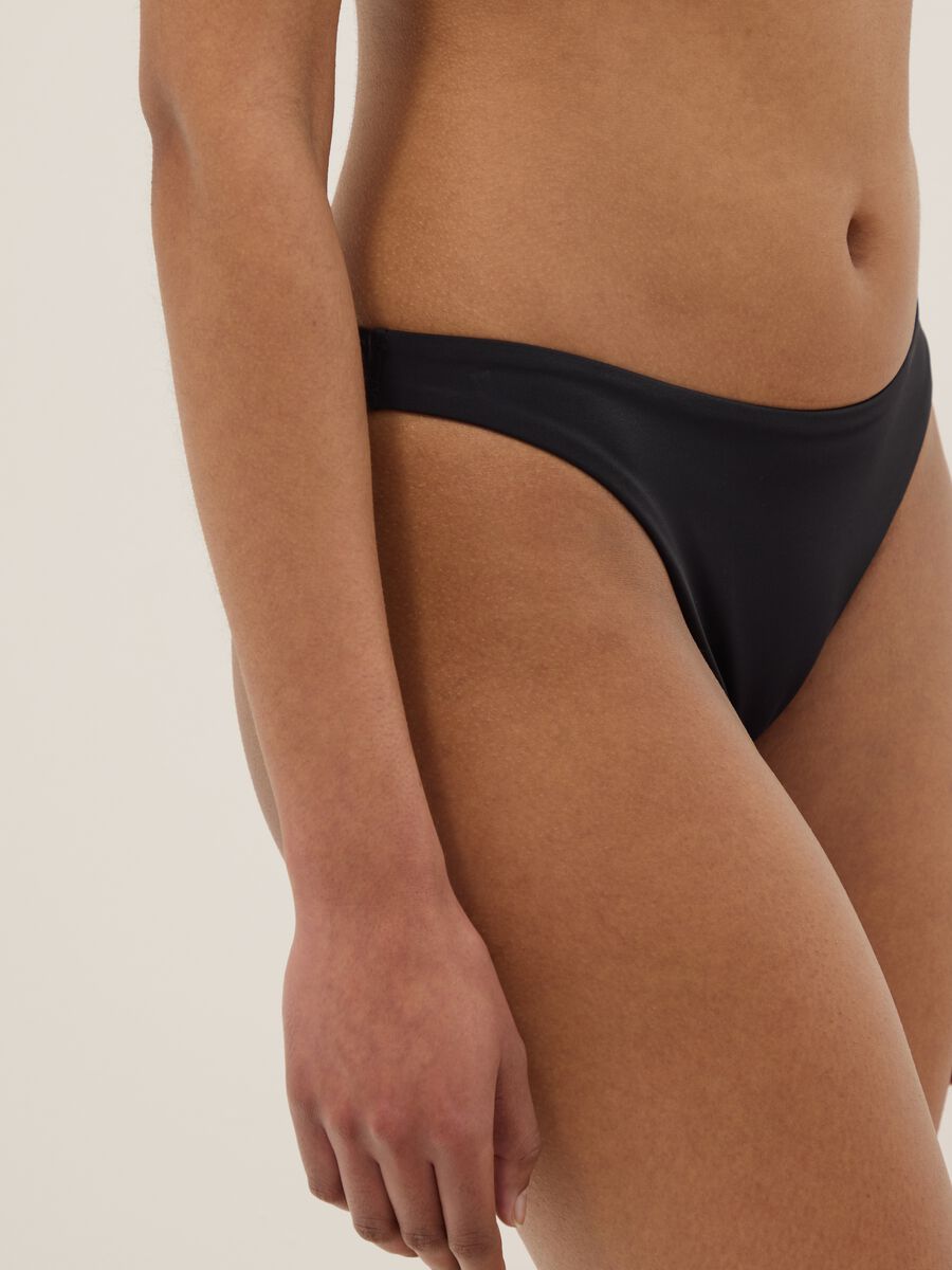 &Mu;&alpha;ύ&rho;&omicron; &epsilon;&lambda;&alpha;&sigma;&tau;&iota;&kappa;ό &sigma;&lambda;&iota;&pi; &mu;&pi;&iota;&kappa;ί&nu;&iota;_3