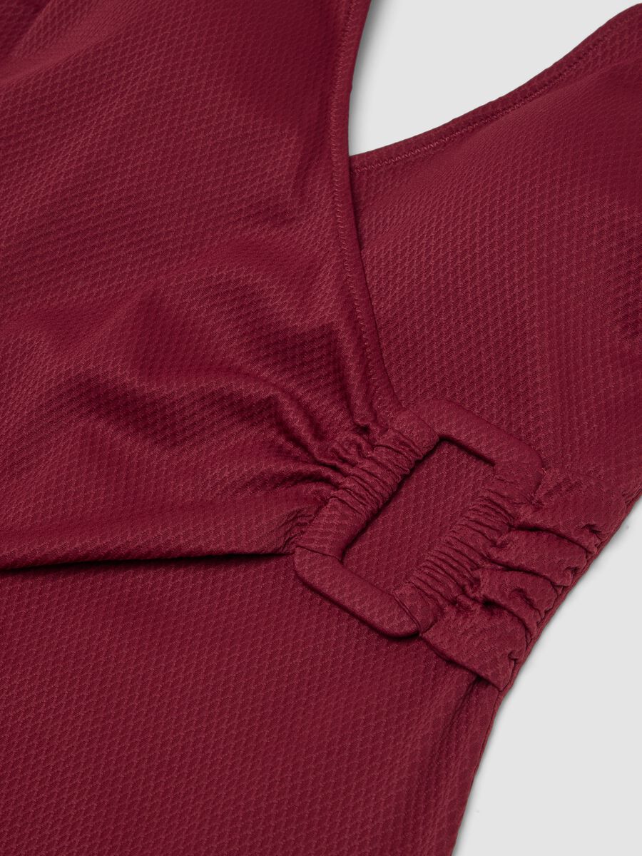 Roter Stretch-Badeanzug mit seitlicher Schnalle_5