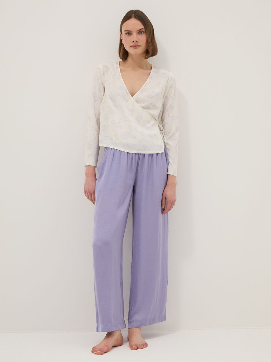 White V-neck pure viscose top regular fit_0