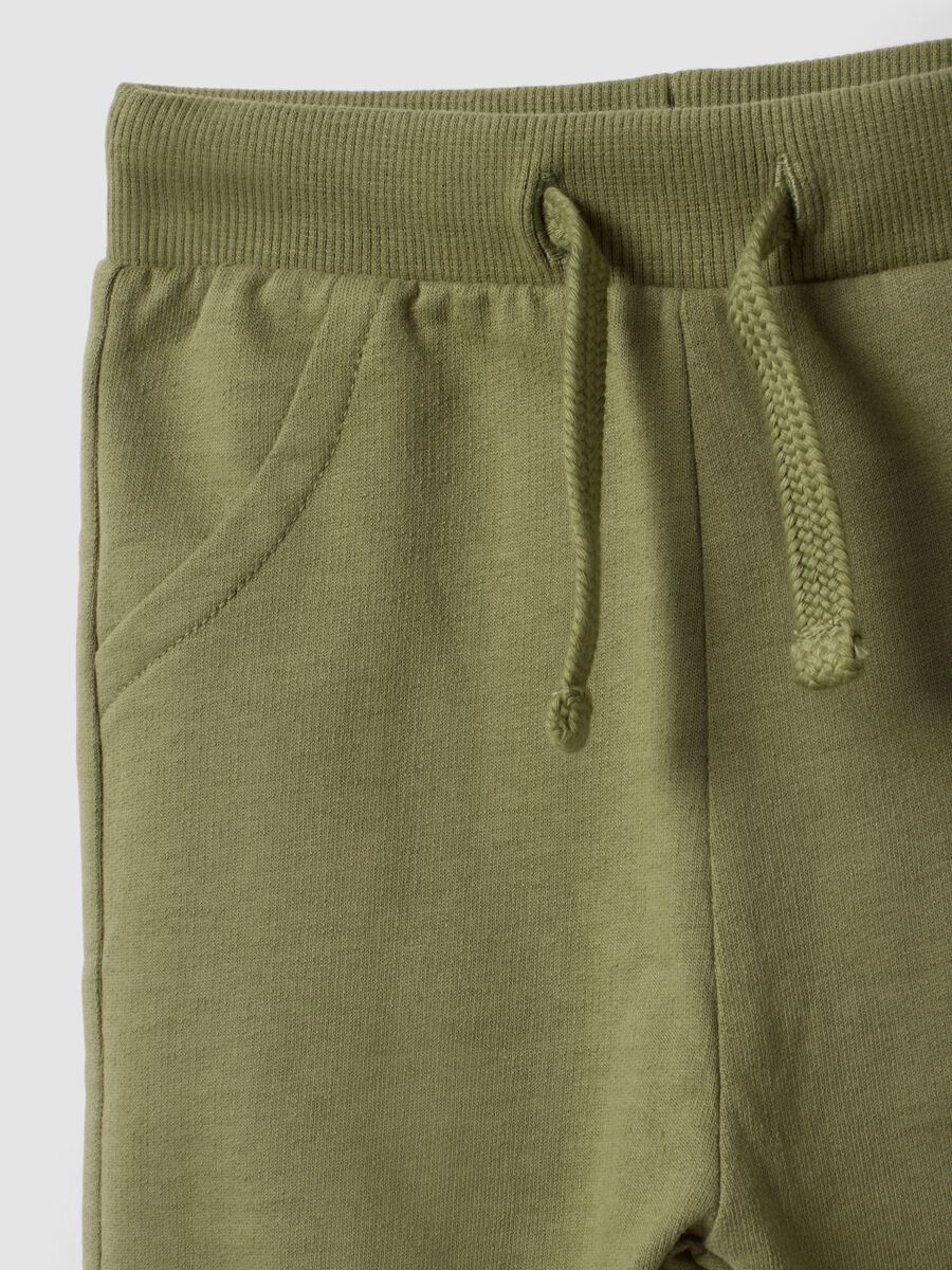 Green organic cotton cargo trousers with drawstring for baby_3