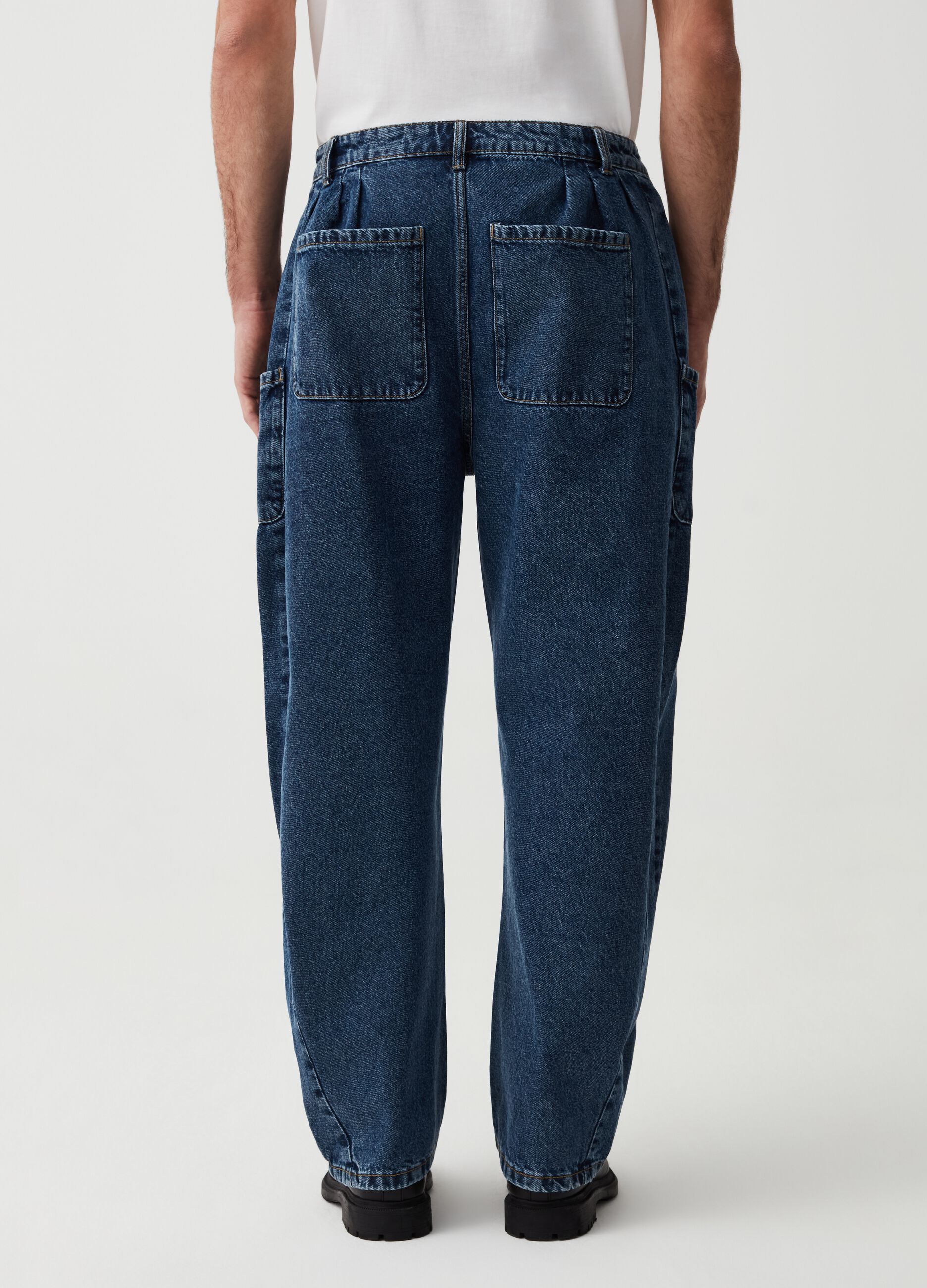 Wide-leg acid wash jeans with darts