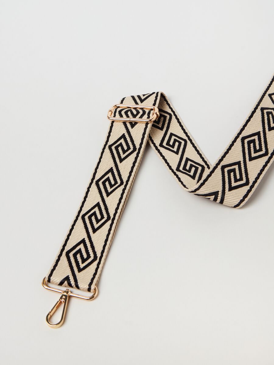 Bag strap with pattern._2