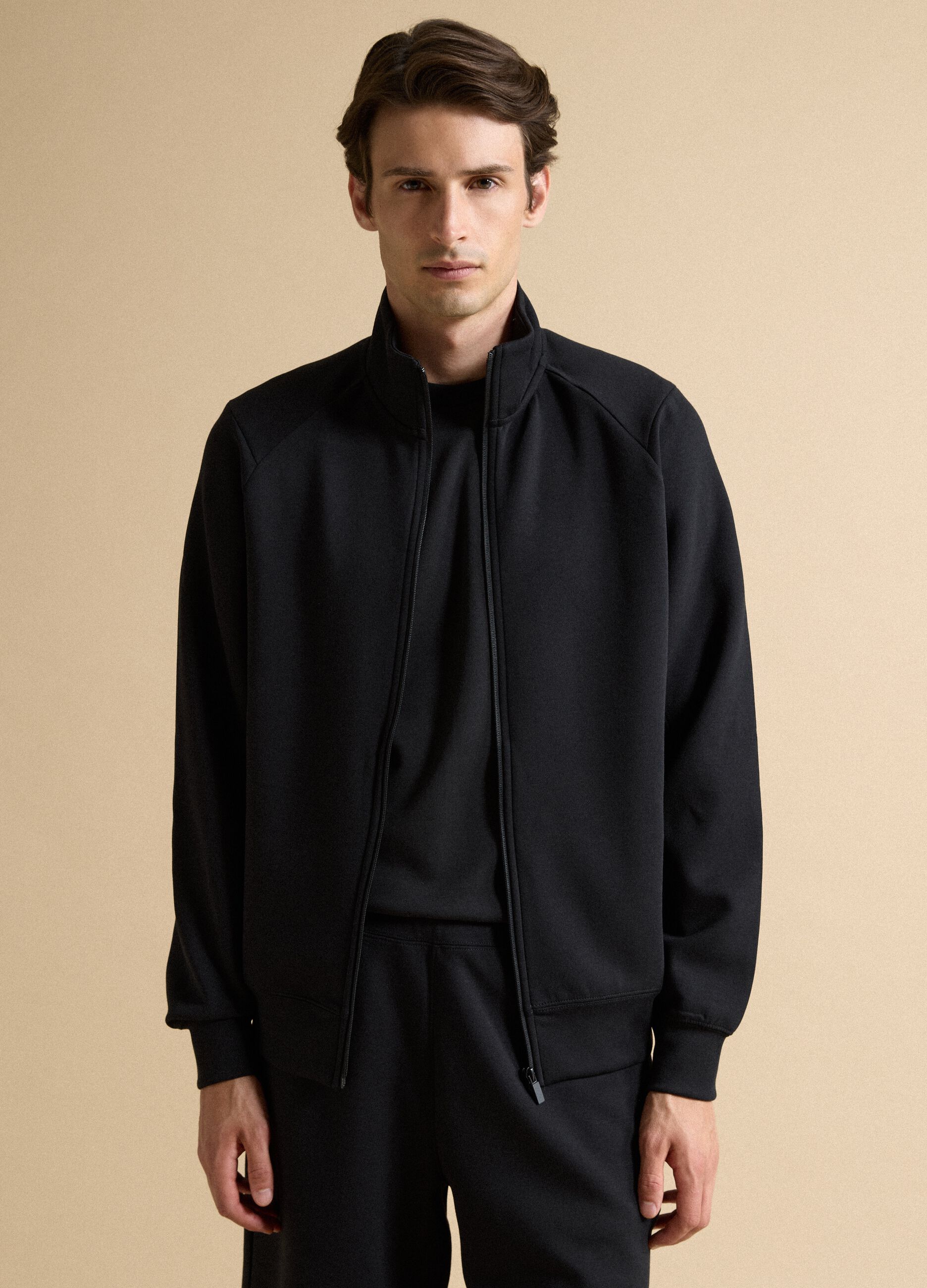 Black full-zip jacket with stretch Easy Dry collar, regular fit