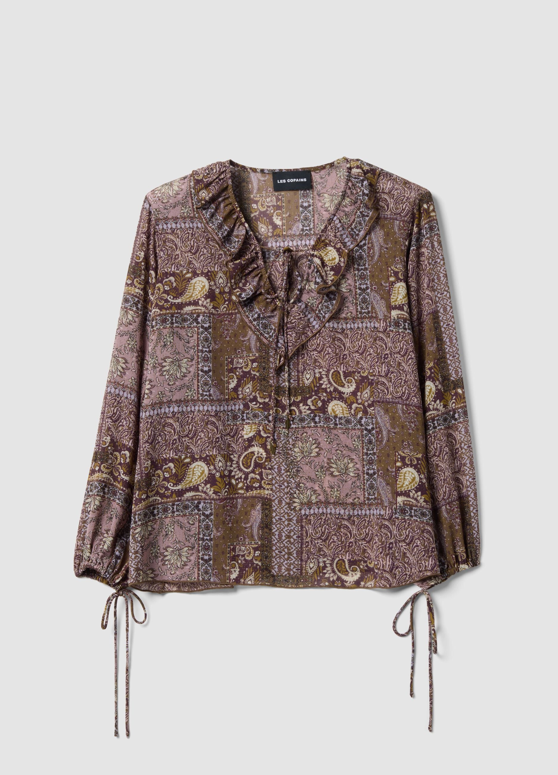 Violette Bluse mit Muster, Volants und Bindeschleife am Hals