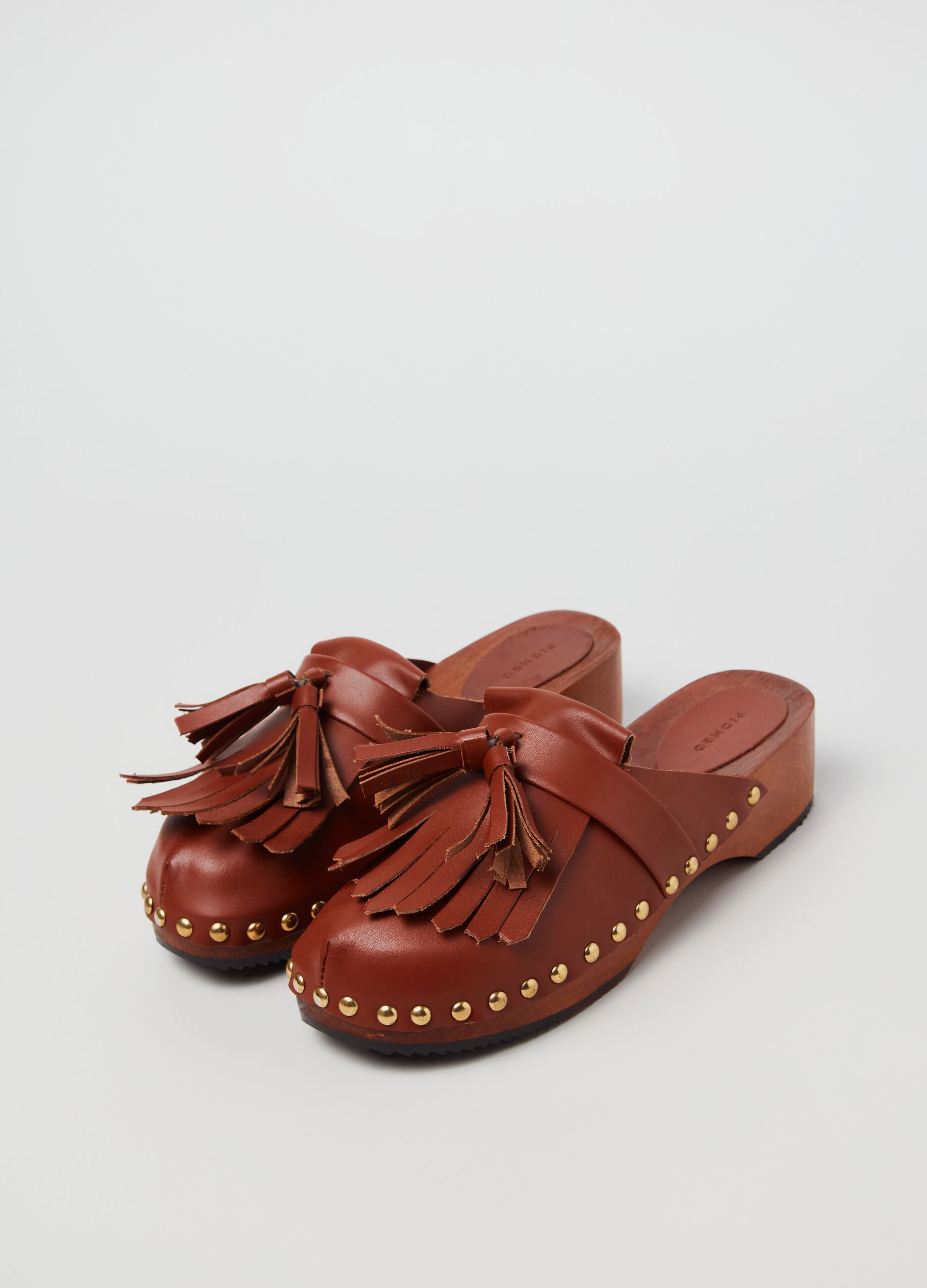 Leather clogs with fringe
