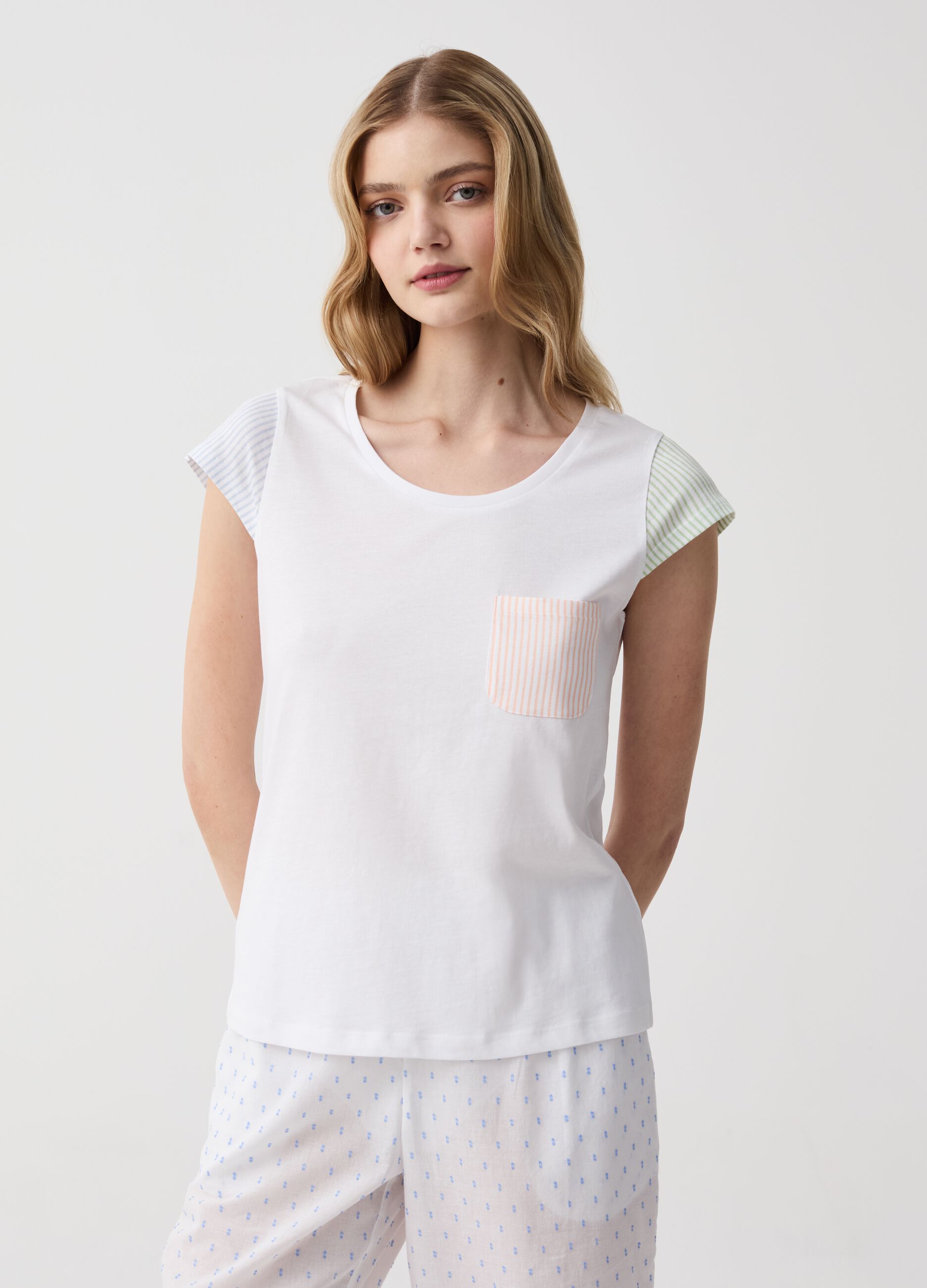 Pyjama top with sleeves and striped pocket