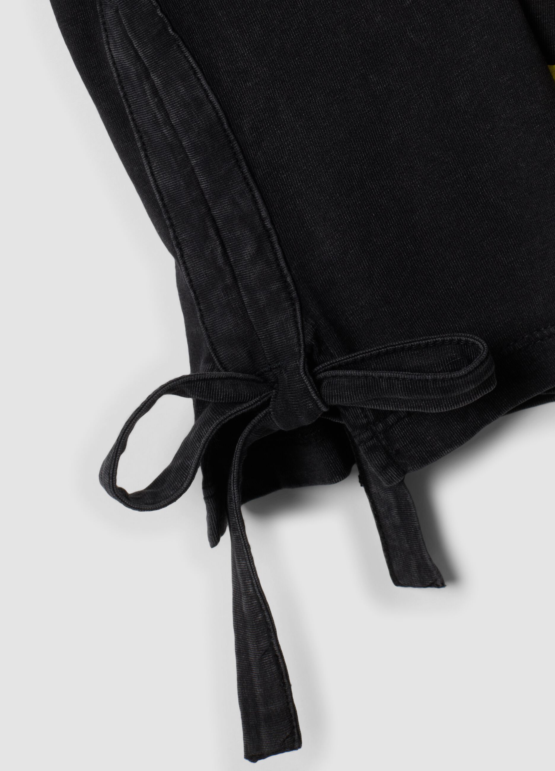 &Mu;&alpha;ύ&rho;&omicron; T-shirt &alpha;&pi;ό 100% &beta;&alpha;&mu;&beta;ά&kappa;&iota; &mu;&epsilon; &sigma;&tau;ά&mu;&pi;&alpha; Nirvana, regular fit