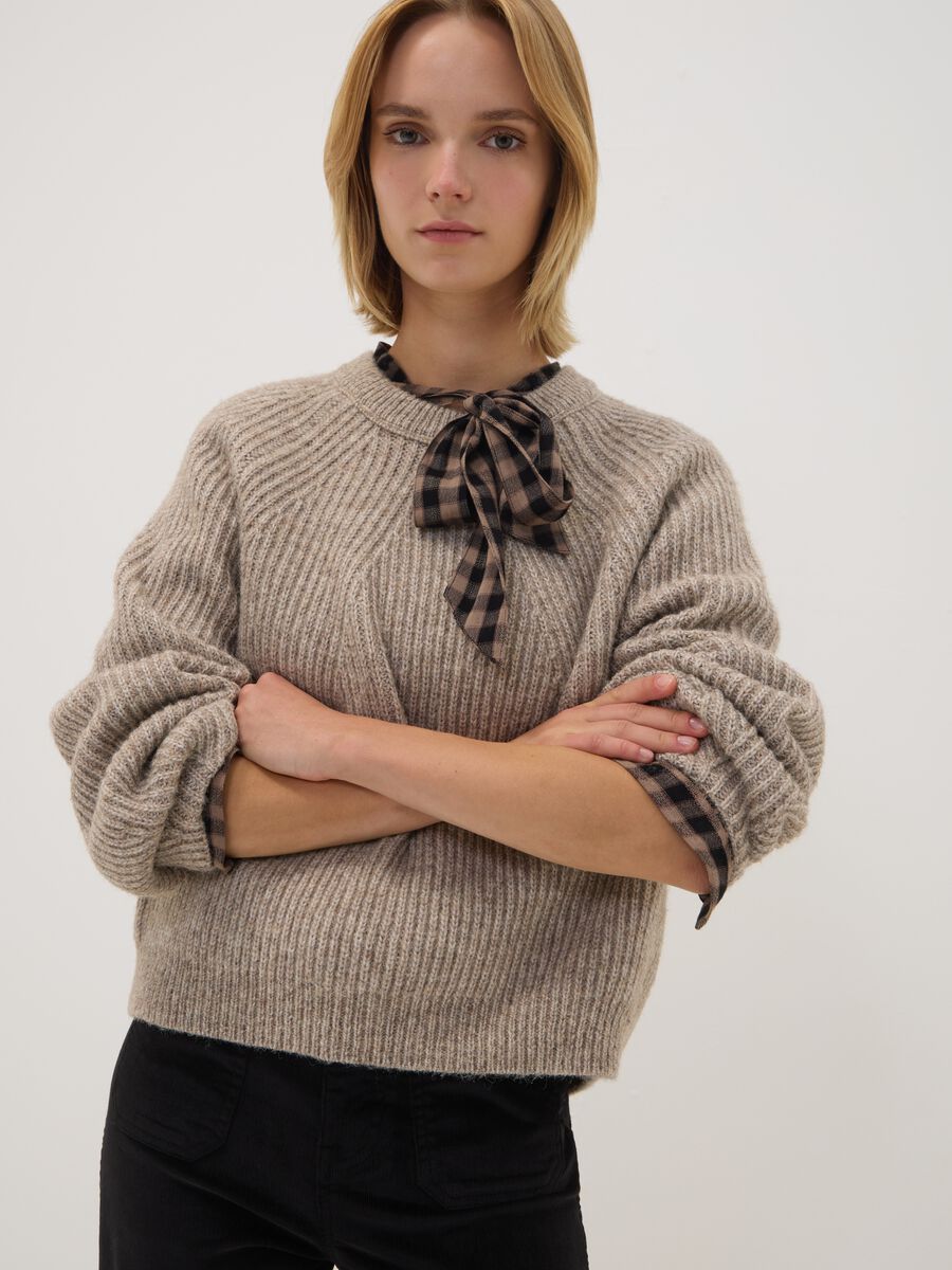 Jersey beige de canal&eacute; en mezcla de lana con cuello redondo_1