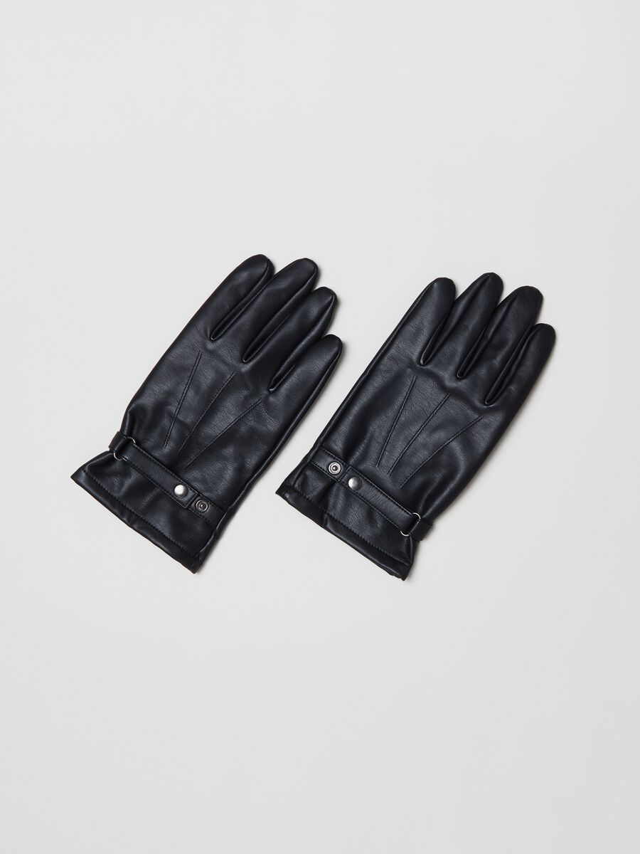 Glossy-effect gloves with buttons_1