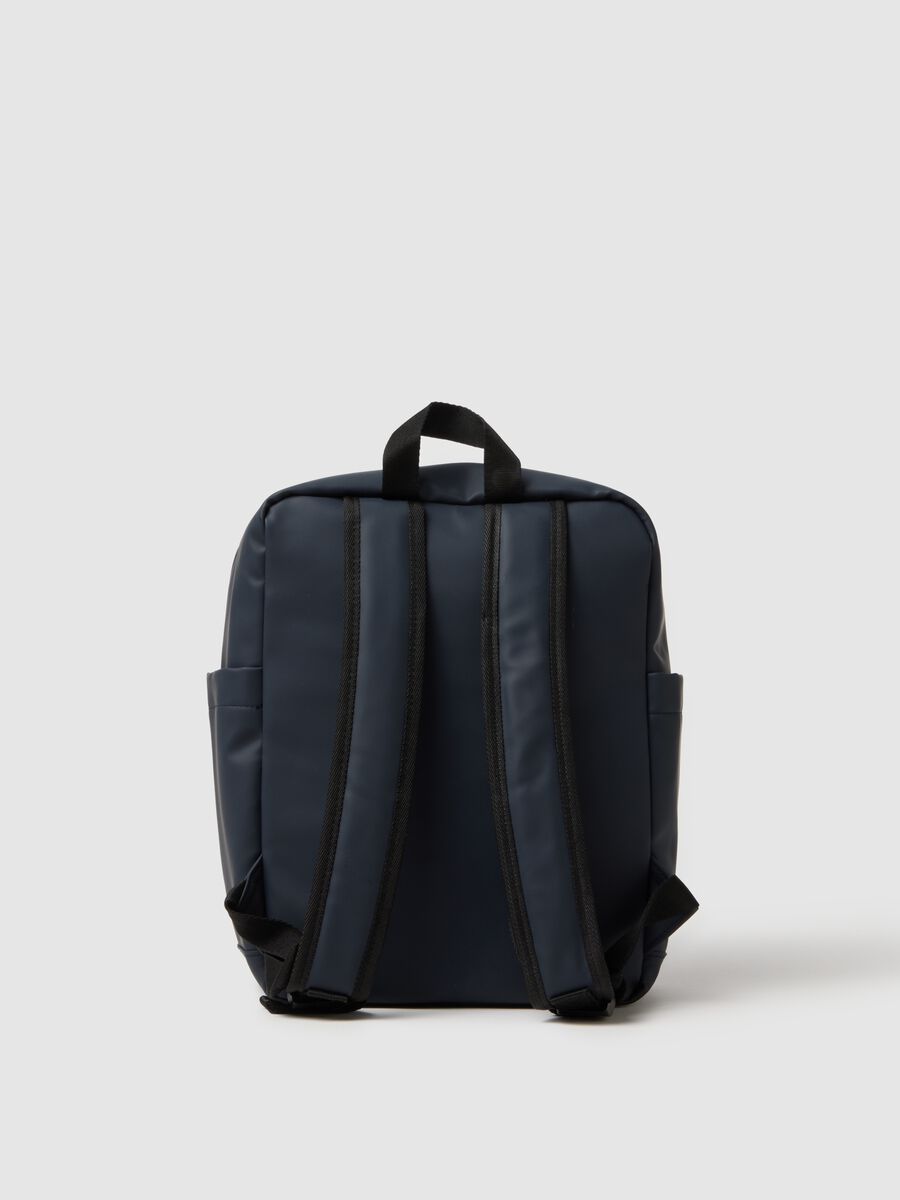 Mochila azul con correas ajustables y m&uacute;ltiples bolsillos_1