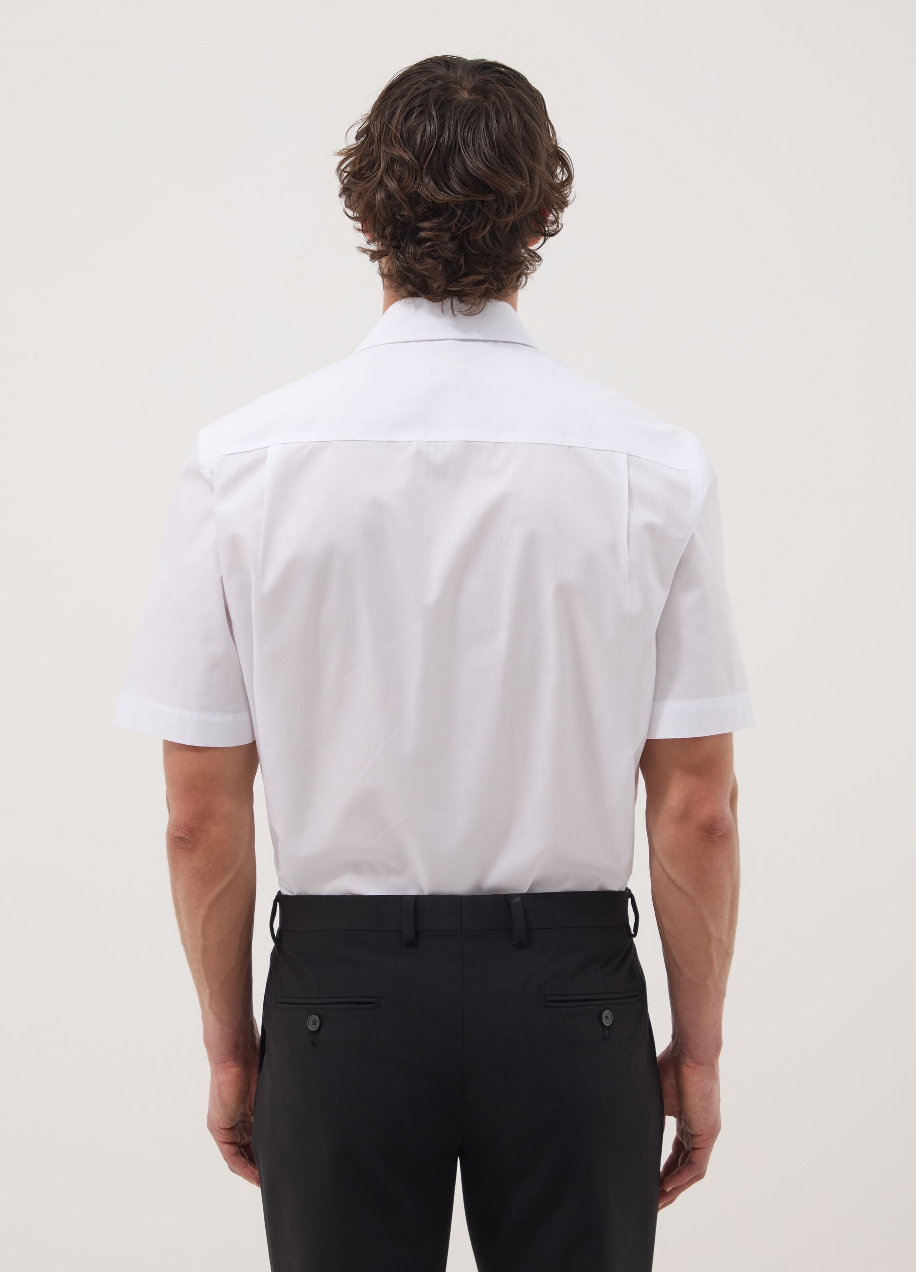 White regular-fit short-sleeve shirt with classic collar
