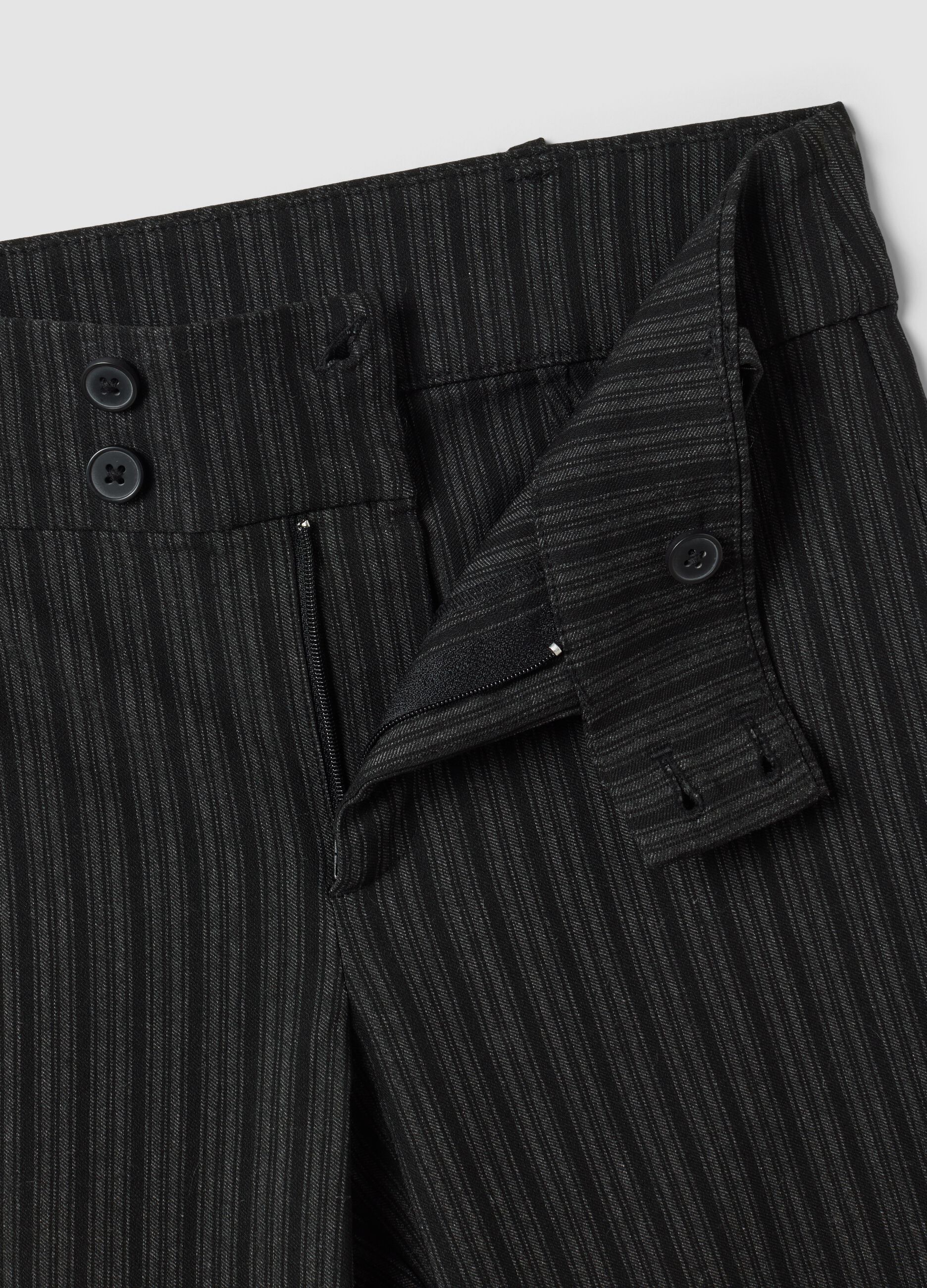 Pantaloni neri flare in viscosa elasticizzato con fantasia gessata
