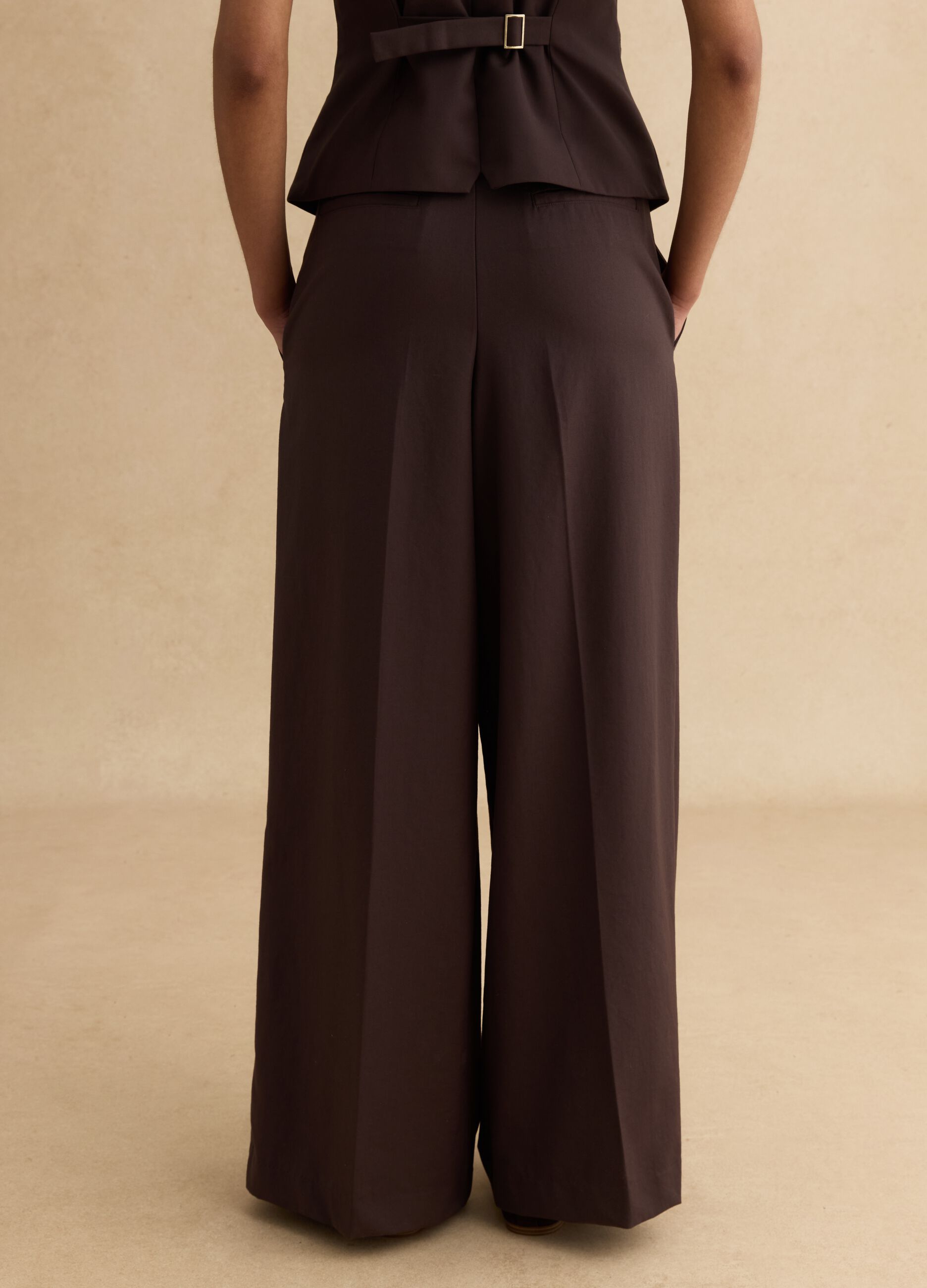 Pantalones marrones de pierna ancha