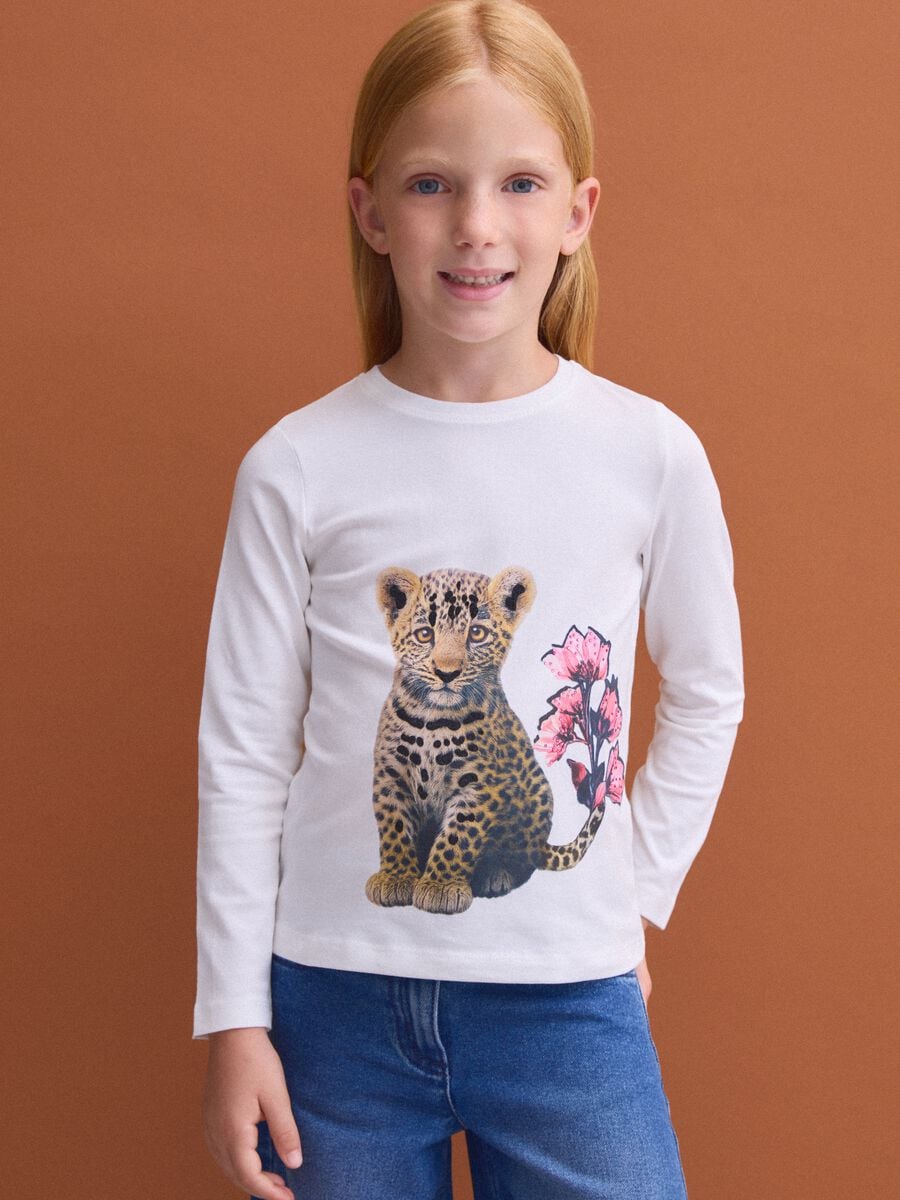 T-shirt branca em algod&atilde;o el&aacute;stico com estampado leopardo para menina_0