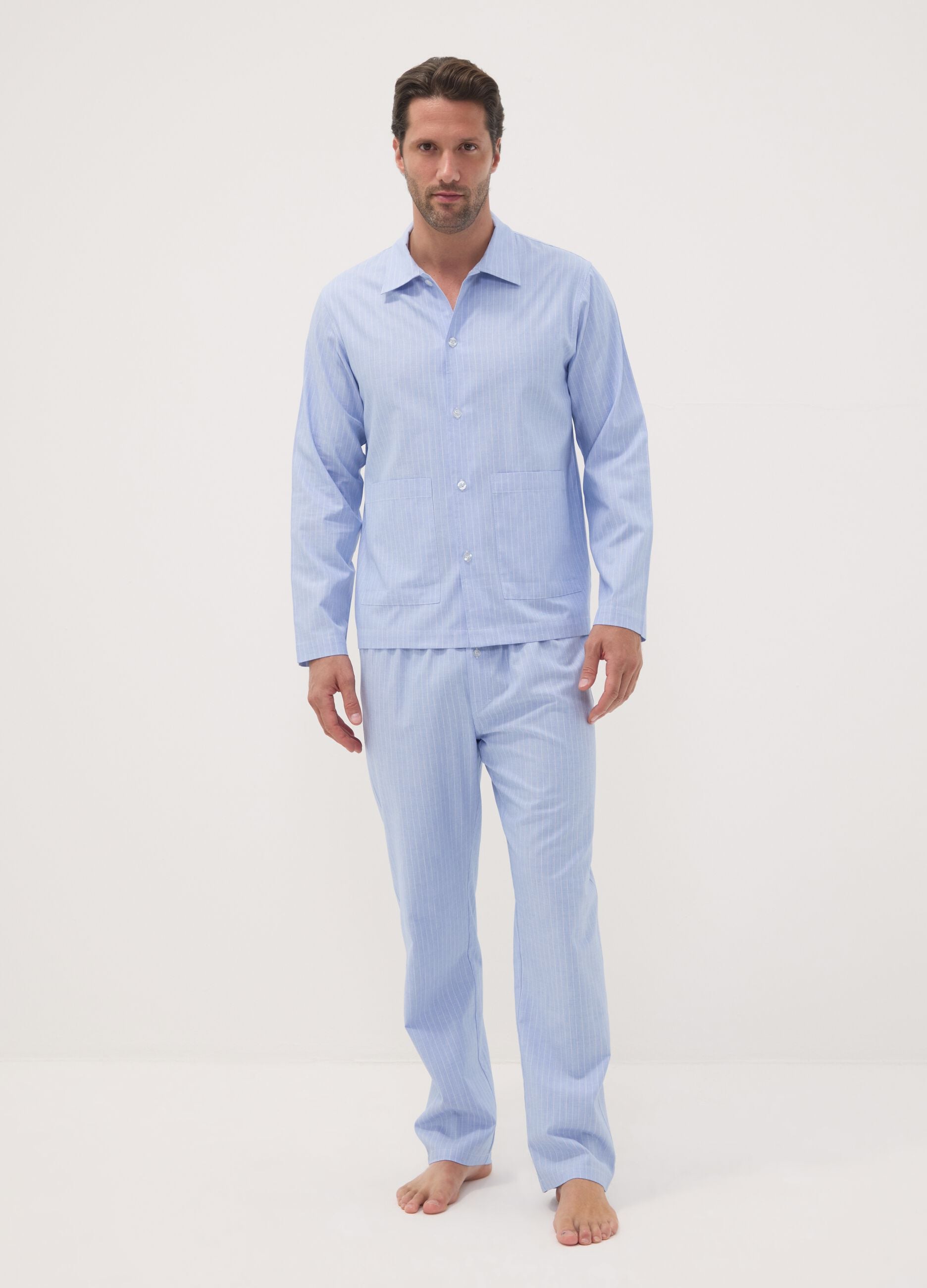 Blau gestreifter Pyjama aus reiner Bio-Baumwolle mit Kragen