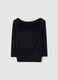 Top comprido preto de viscose el&aacute;stica com decote &agrave; barco e corte regular_4