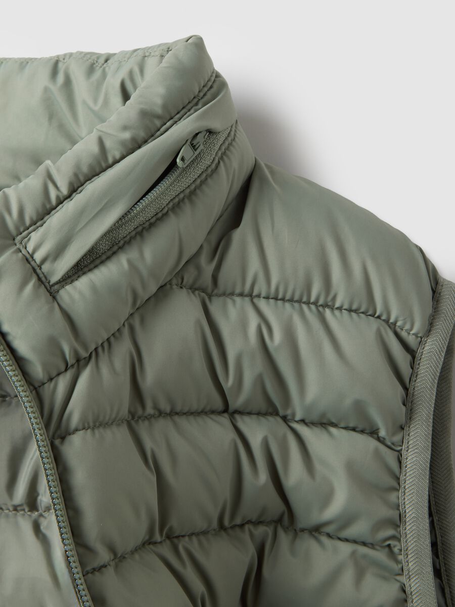Gilet imbottito verde da ragazzo regular fit con cappuccio_2