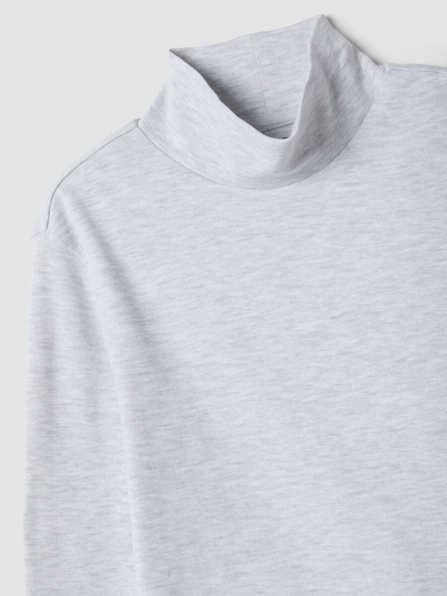 T-Shirt in Grau-Melange aus Bio-Baumwolle mit Stehkragen_5