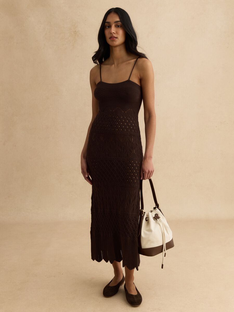 Vestido castanho em puro algod&atilde;o de corte justo com textura tricotada_0