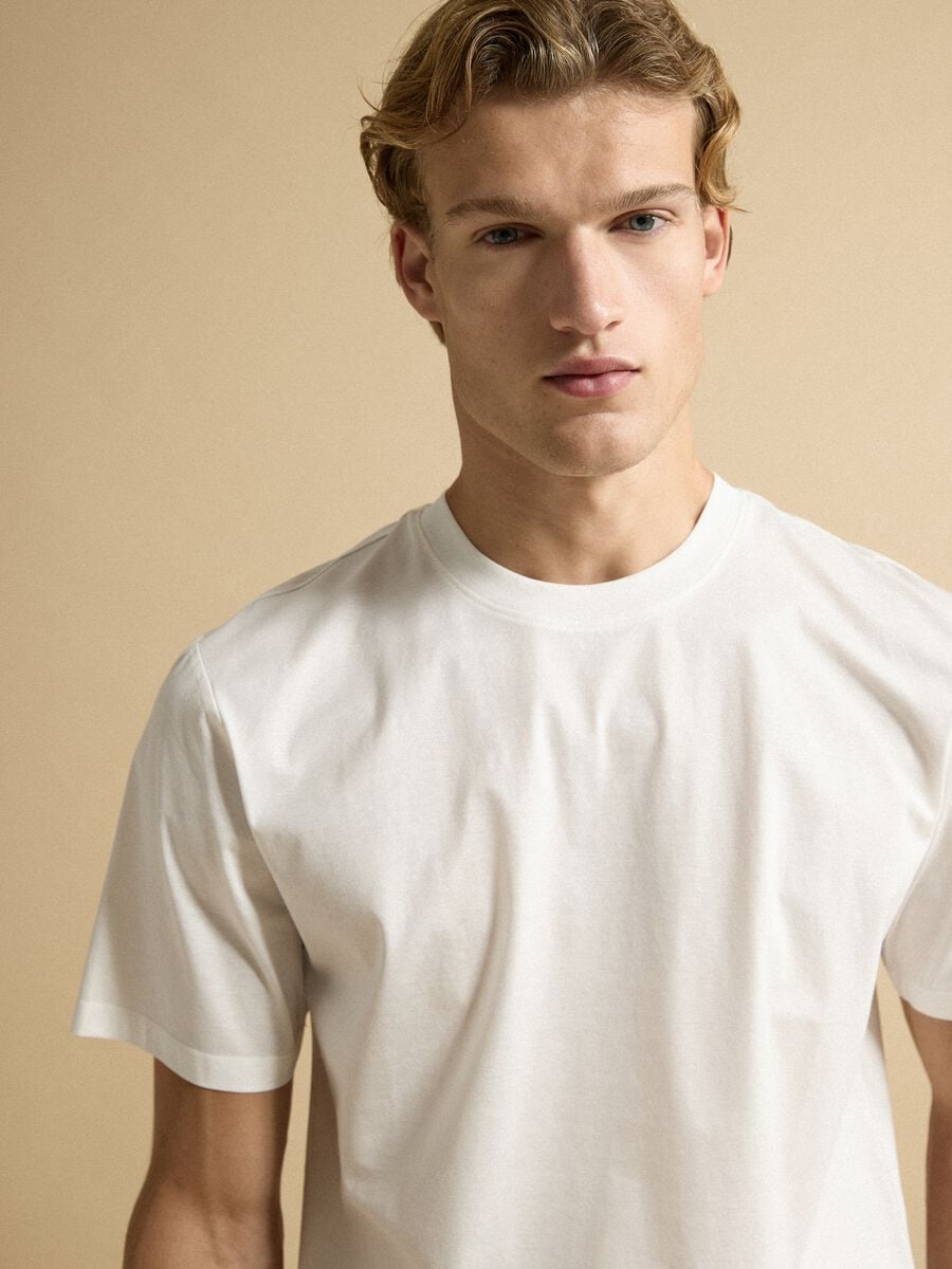 Wei&szlig;es T-Shirt aus Jersey aus reiner Baumwolle mit Rundhalsausschnitt, Relaxed Fit_1