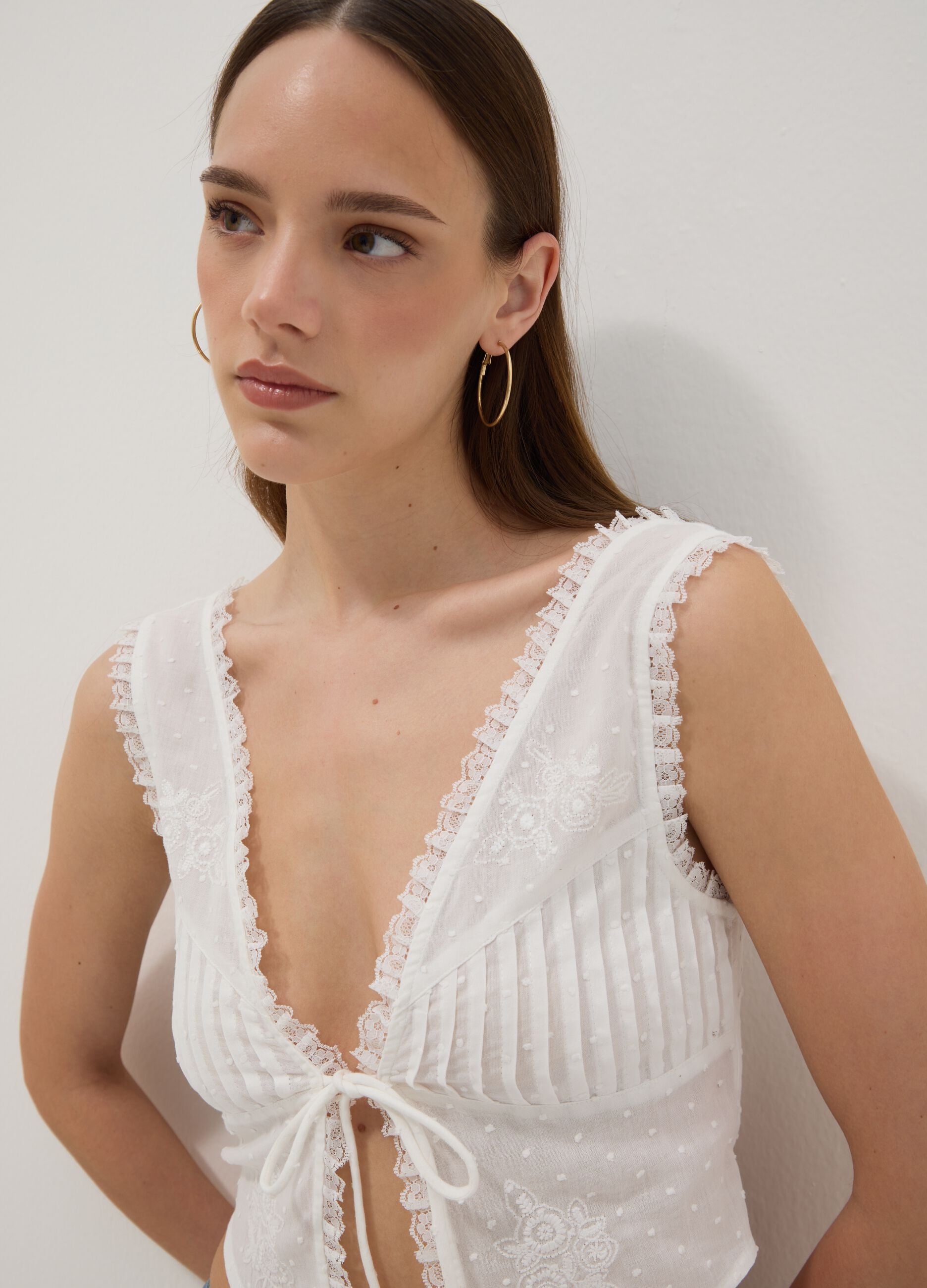 White pure cotton waistcoat with lace