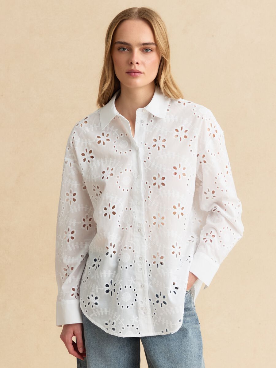Weisse Bluse aus reiner Baumwolle mit Lochstickerei_0