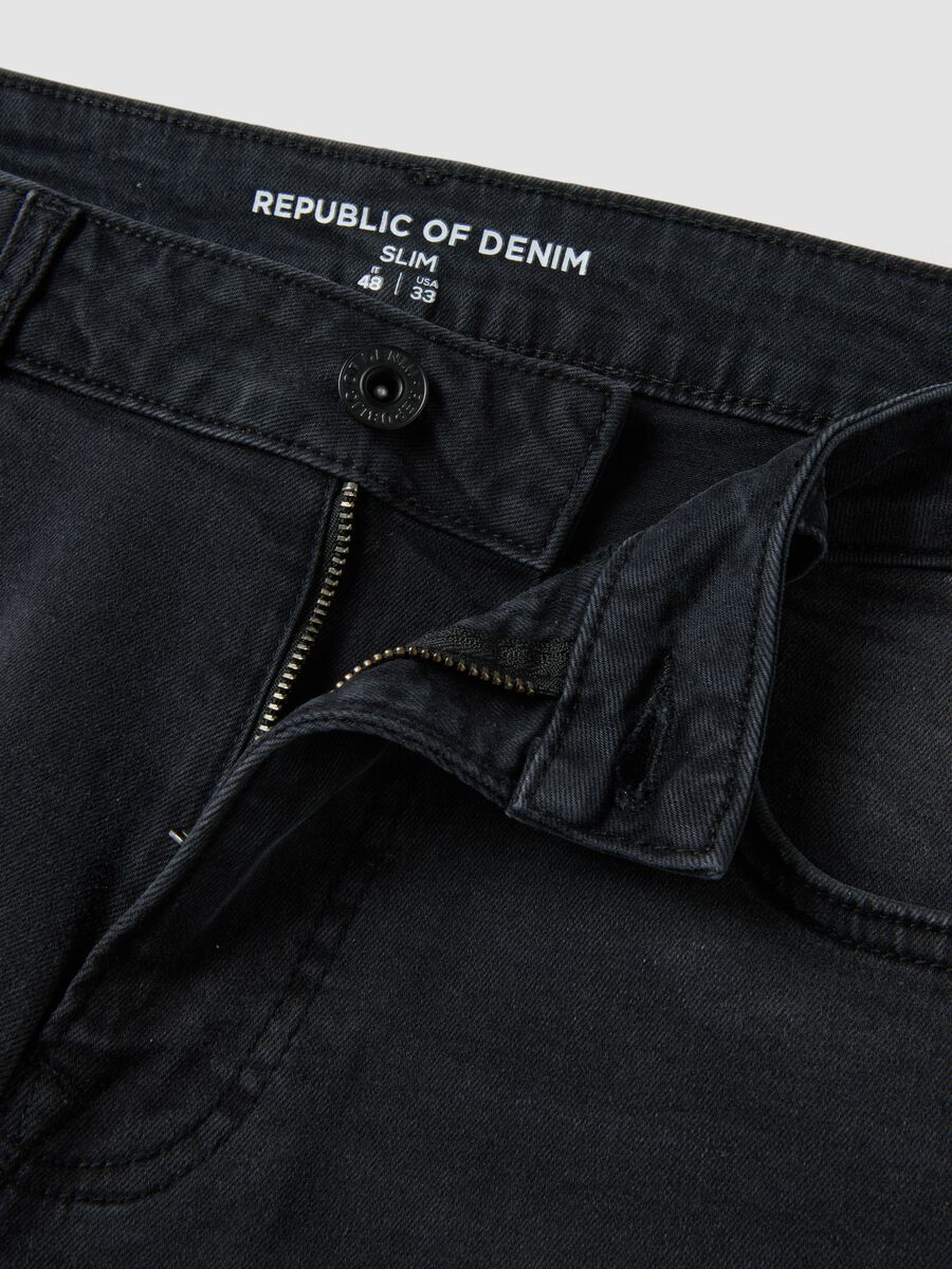 Grey stretch cotton denim Bermuda shorts_5