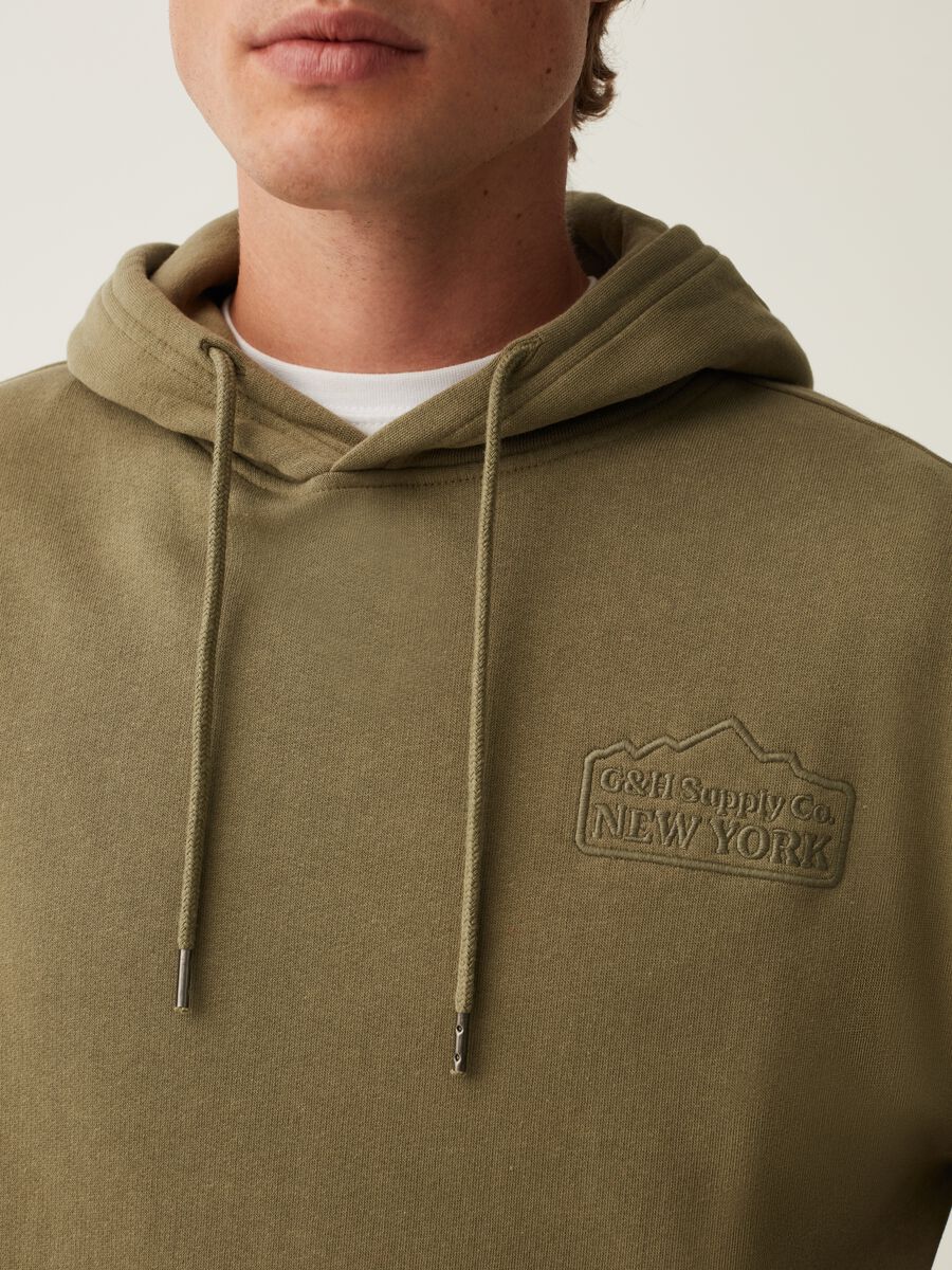 Hoodie with embroidered logo_3