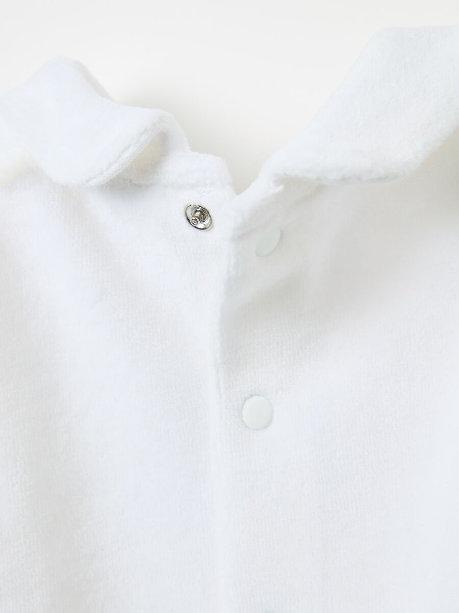 Velour onesie with feet and animals embroidery_3