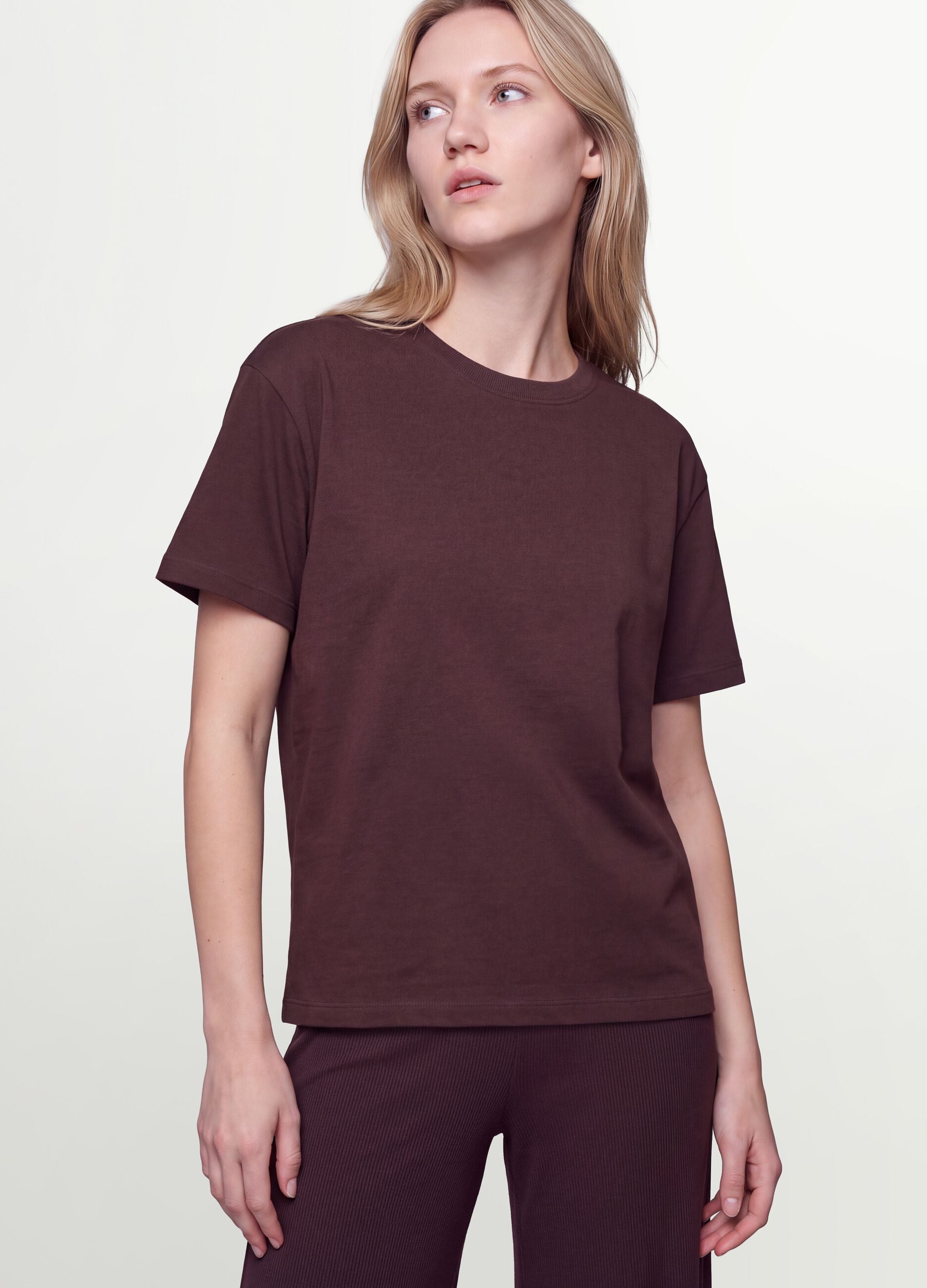 Braunes T-Shirt aus reiner Bio-Baumwolle mit Rundhalsausschnitt, Regular Fit