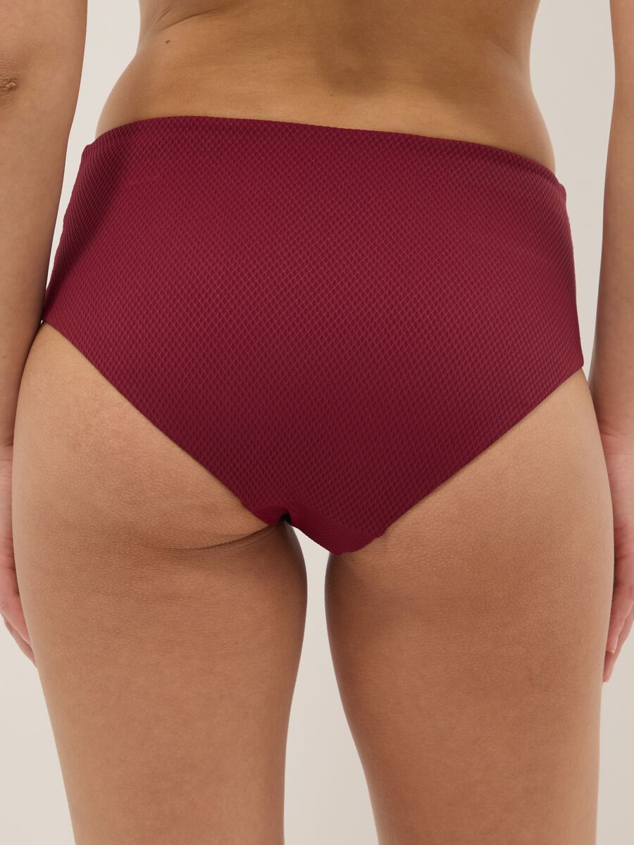 Rote High-Waist-Bikinihose aus Stretchmaterial mit Schnalle_2