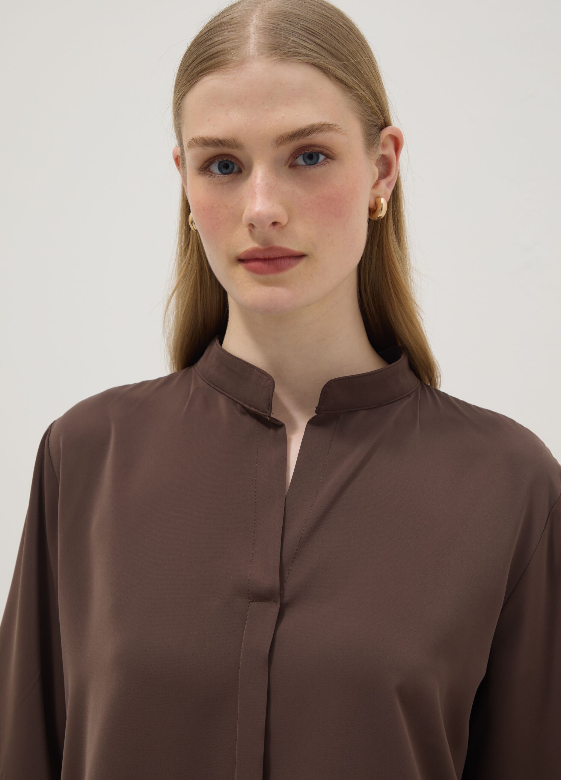 Brown long-sleeve regular fit shirt with band collar