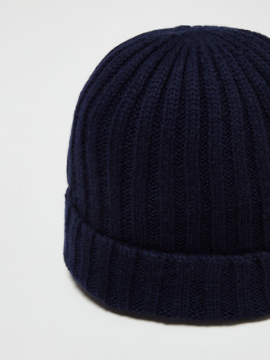 Hat in ribbed cashmere_2