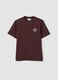 T-shirt castanha relaxed fit em algod&atilde;o puro com inscri&ccedil;&atilde;o bordada_0