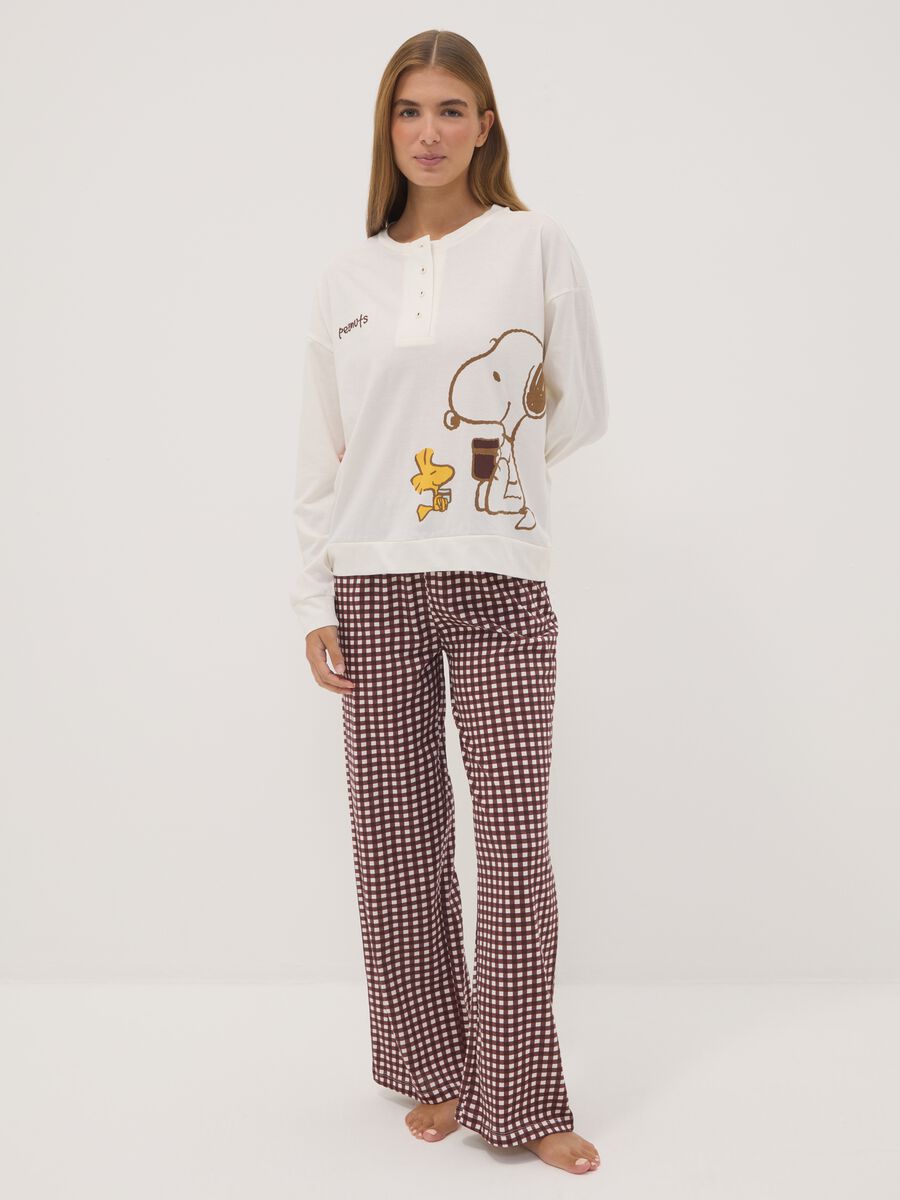 Brown Peanuts-themed pyjamas in pure organic cotton_0