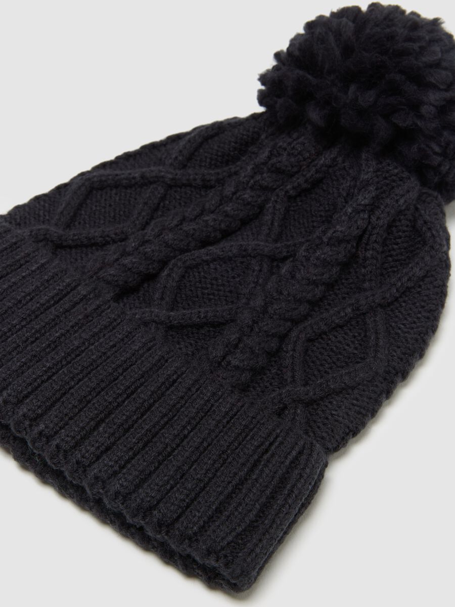 Black children's hat with pompom_1