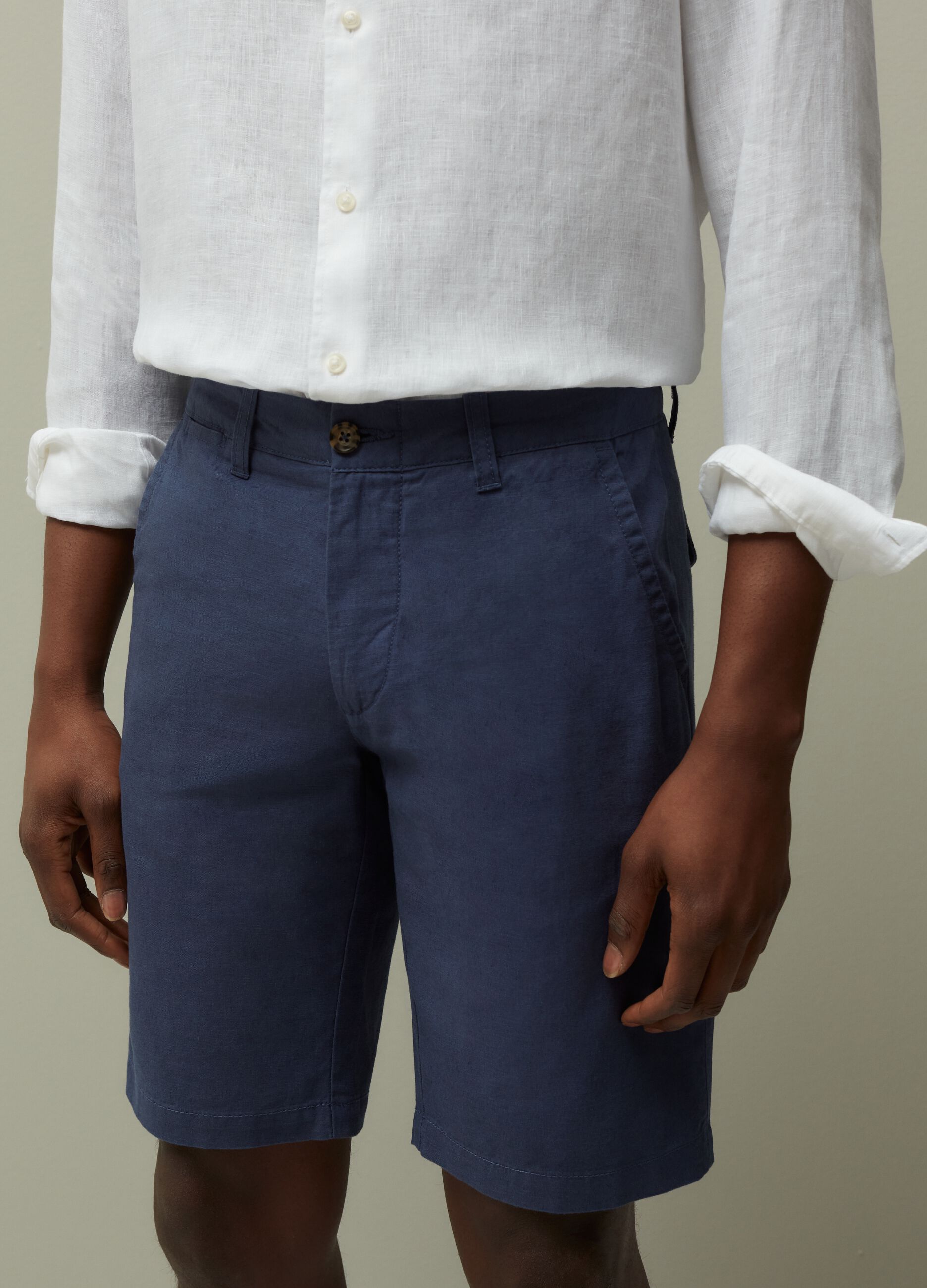 Bermuda chinos in linen and cotton