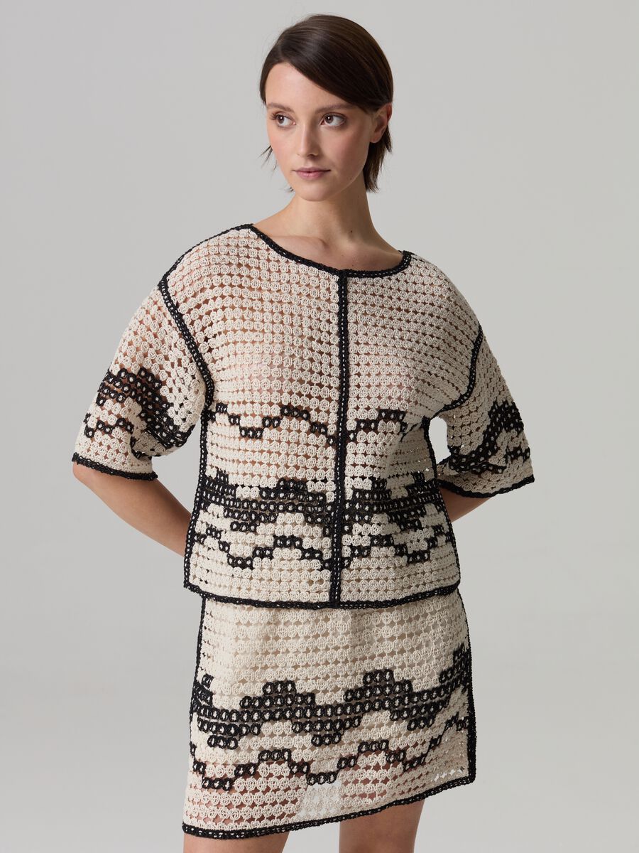 Crochet top with wavy motif_0