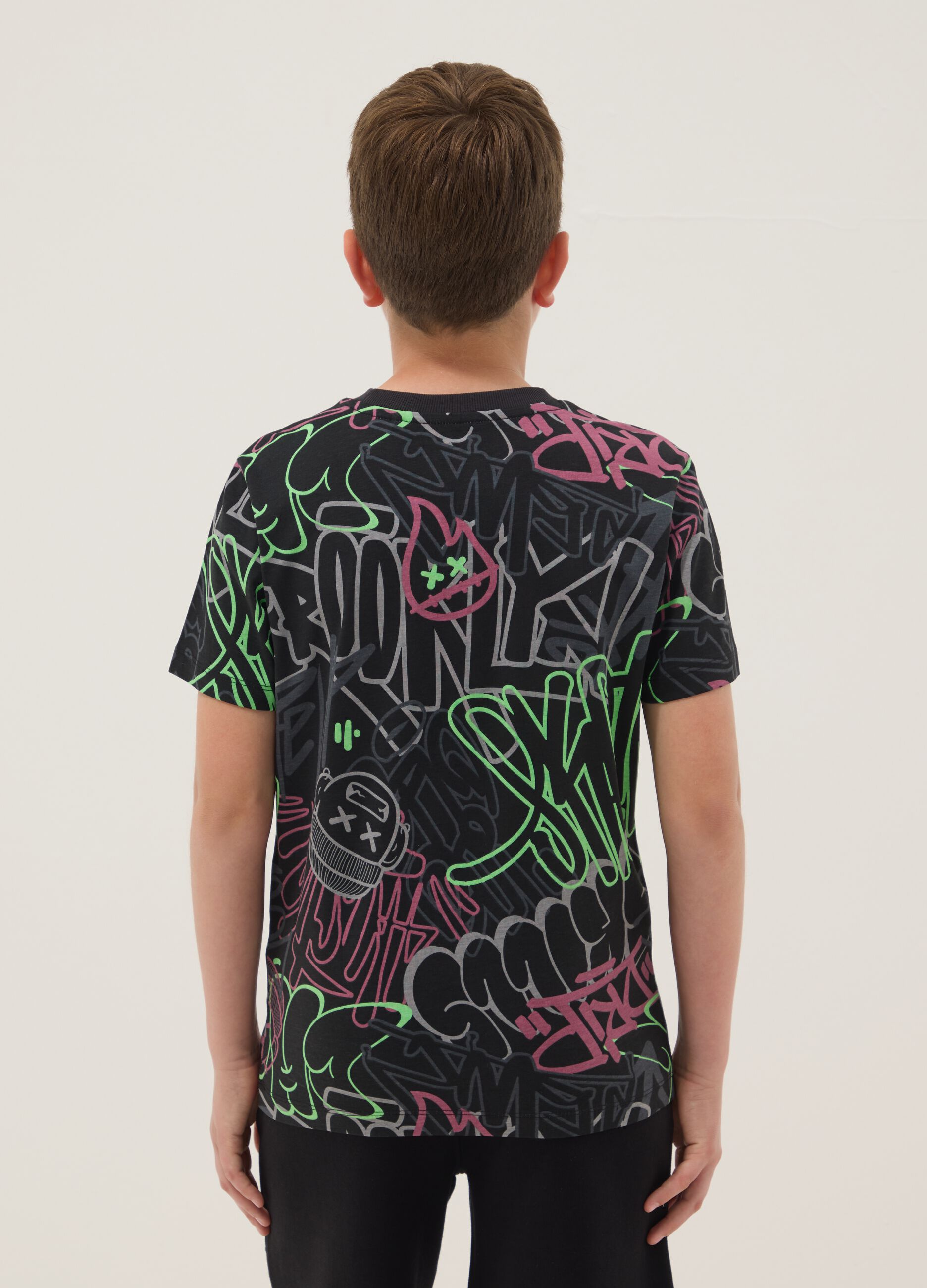 Boys&rsquo; pure cotton multicolour graffiti T-shirt, regular fit