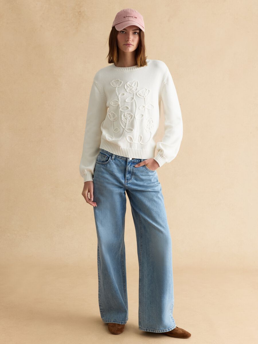 White pure cotton sweater with floral design regular fit_0