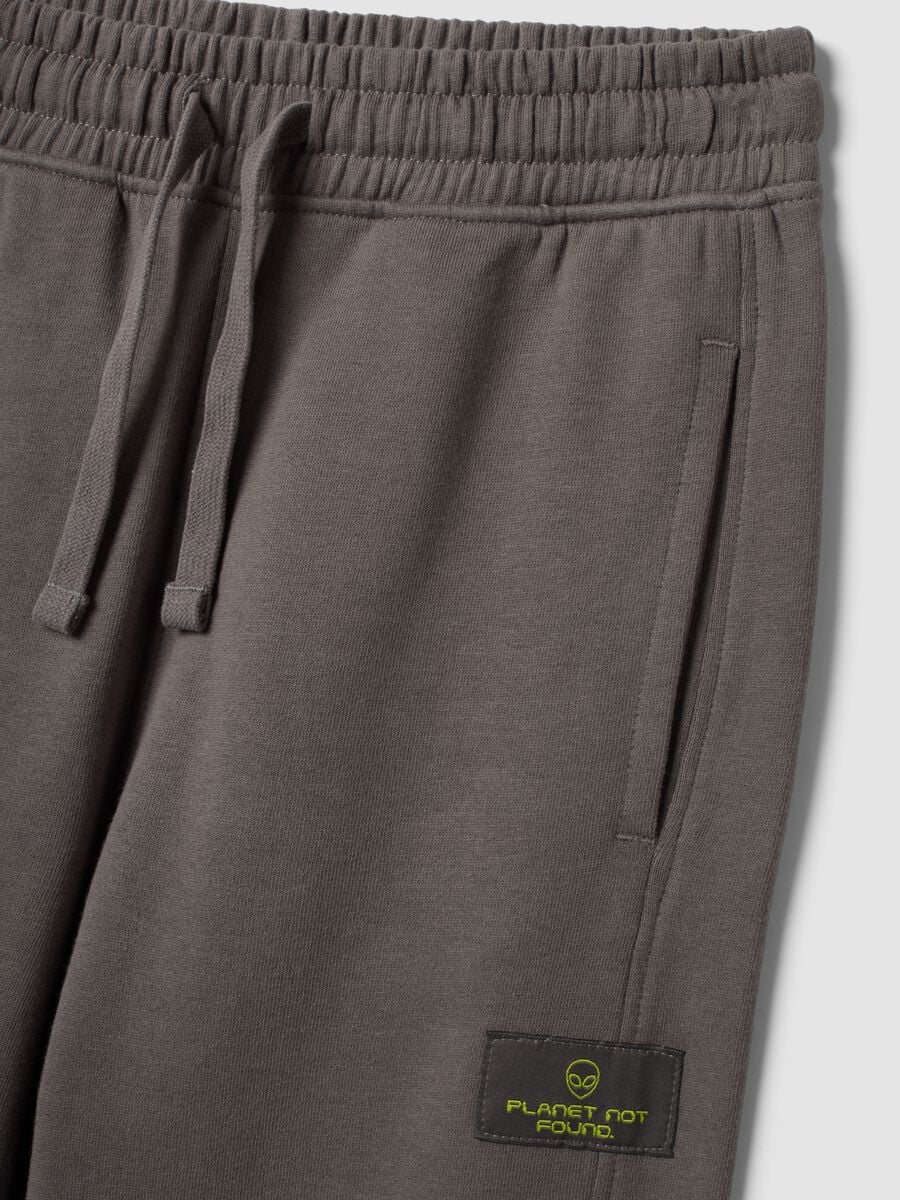 Cal&ccedil;as jogger cinzentas em algod&atilde;o puro, corte oversized, para rapaz_4