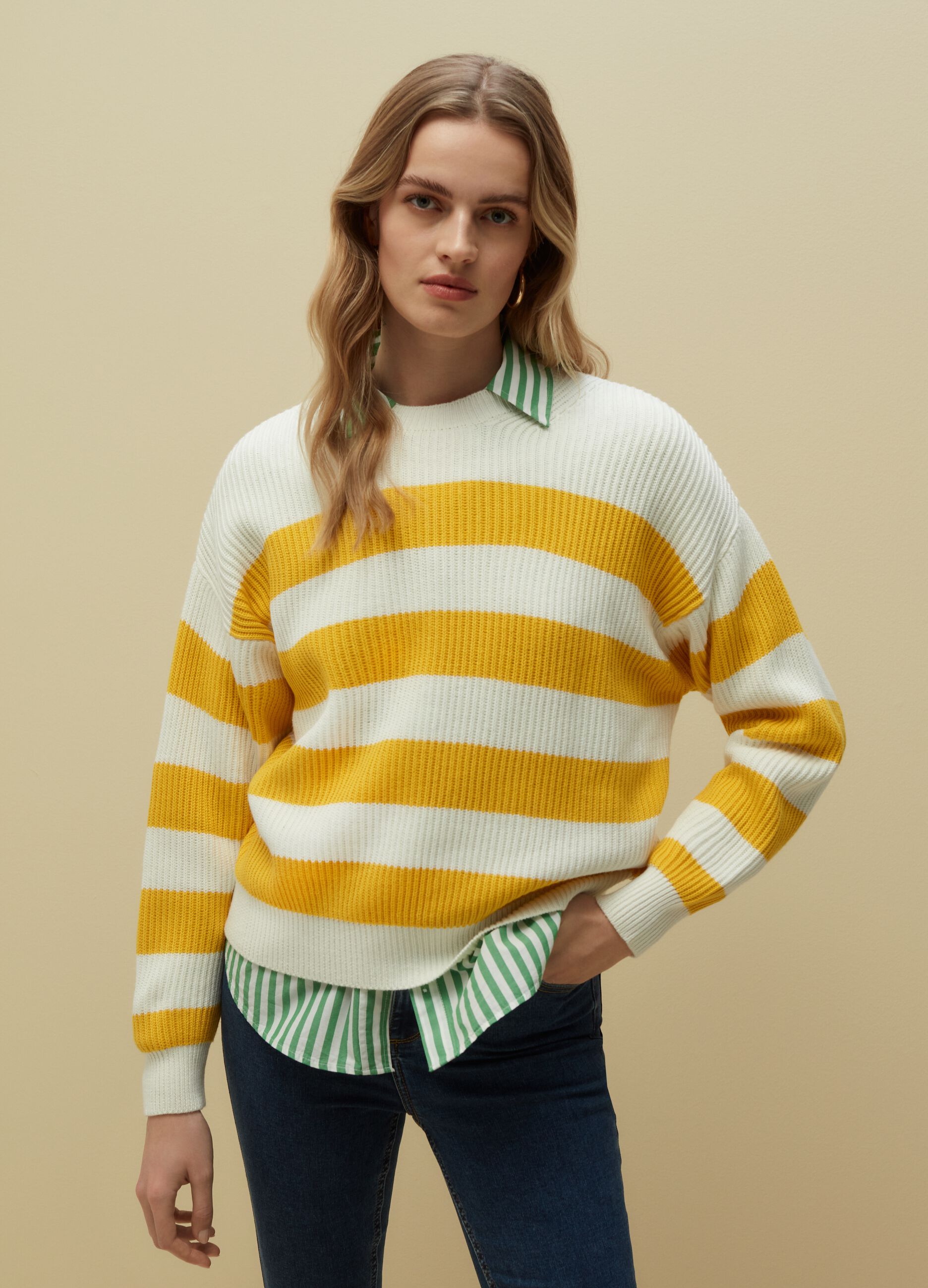 Round neck sweater with stripes