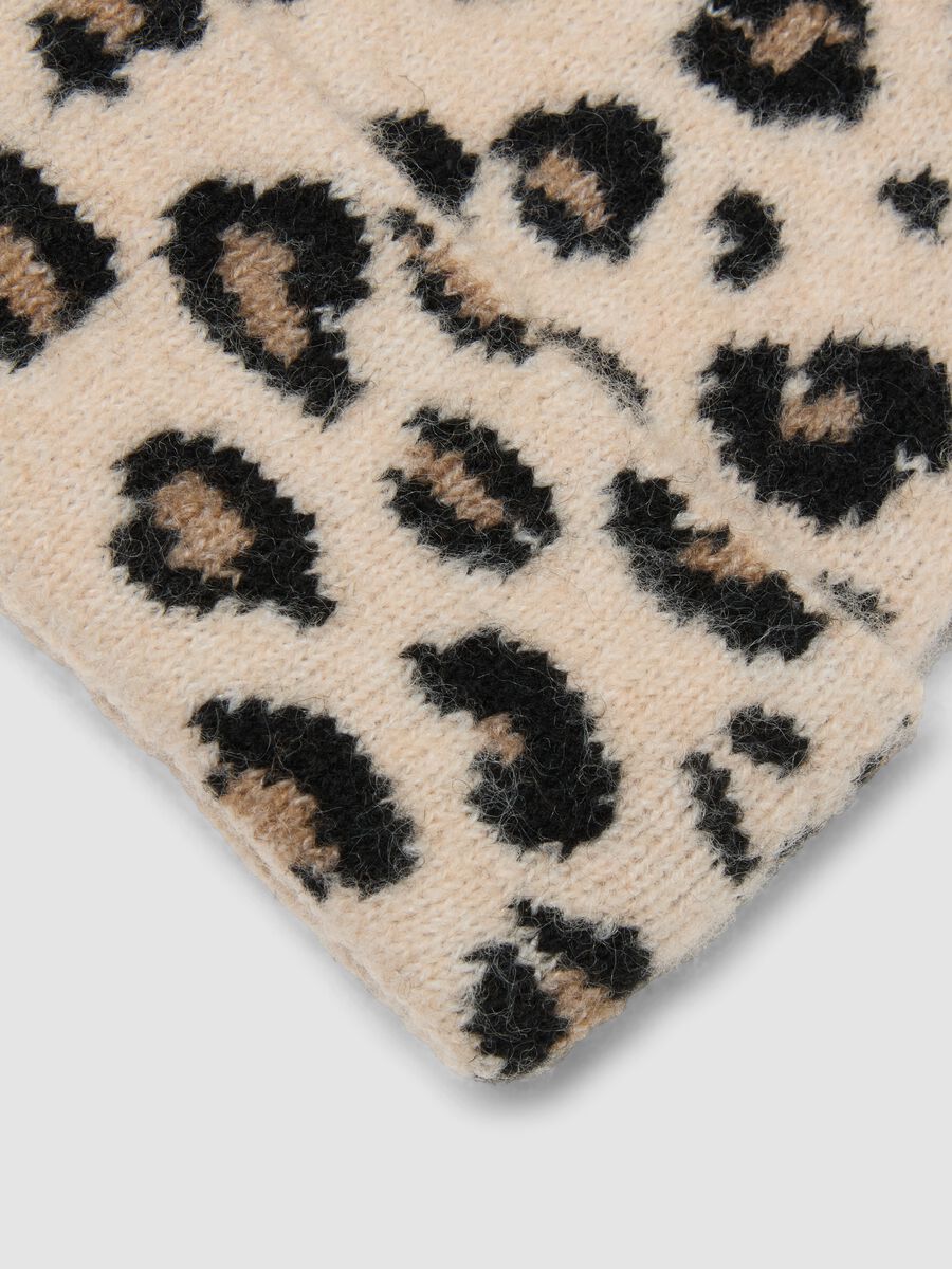 Cappello beige in lana elasticizzato con fantasia animalier_1