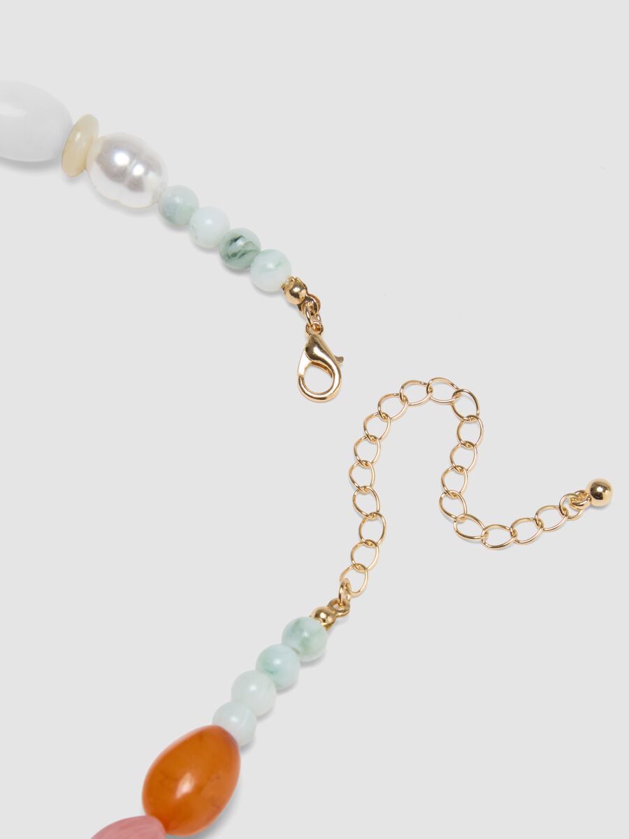 Verstellbare Halskette mit mehrfarbigen Glassteinen_2