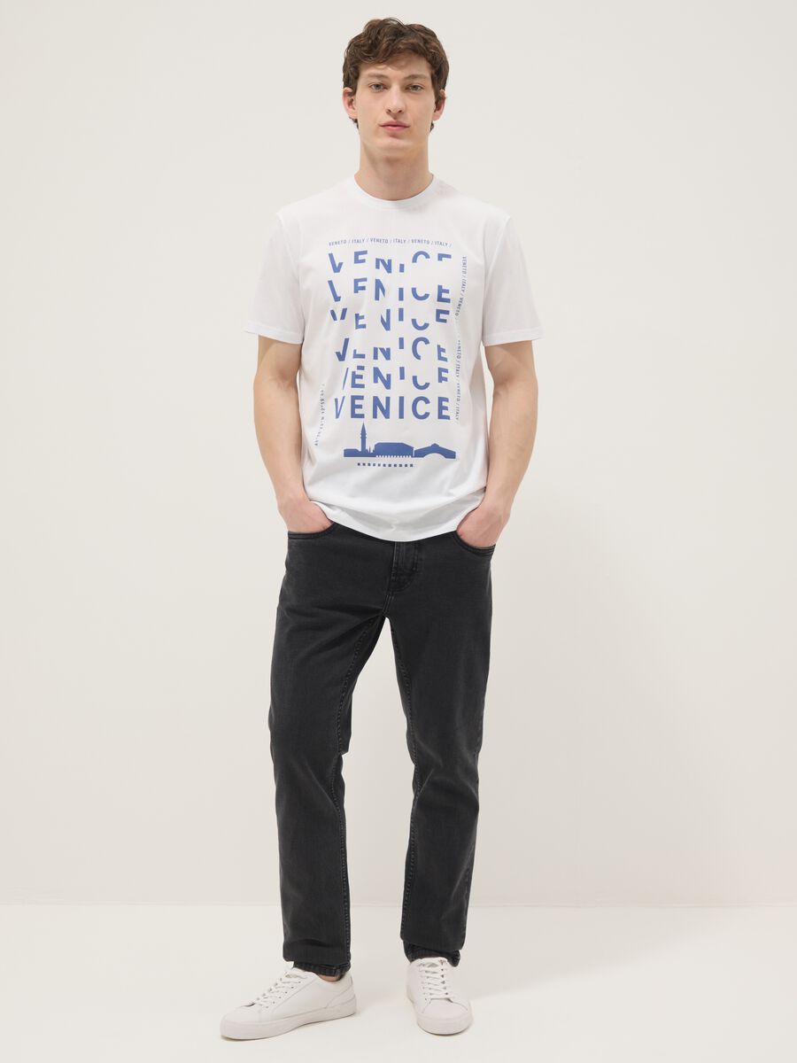 Weisses T-Shirt aus reiner Baumwolle mit Frontprint, Regular Fit_1