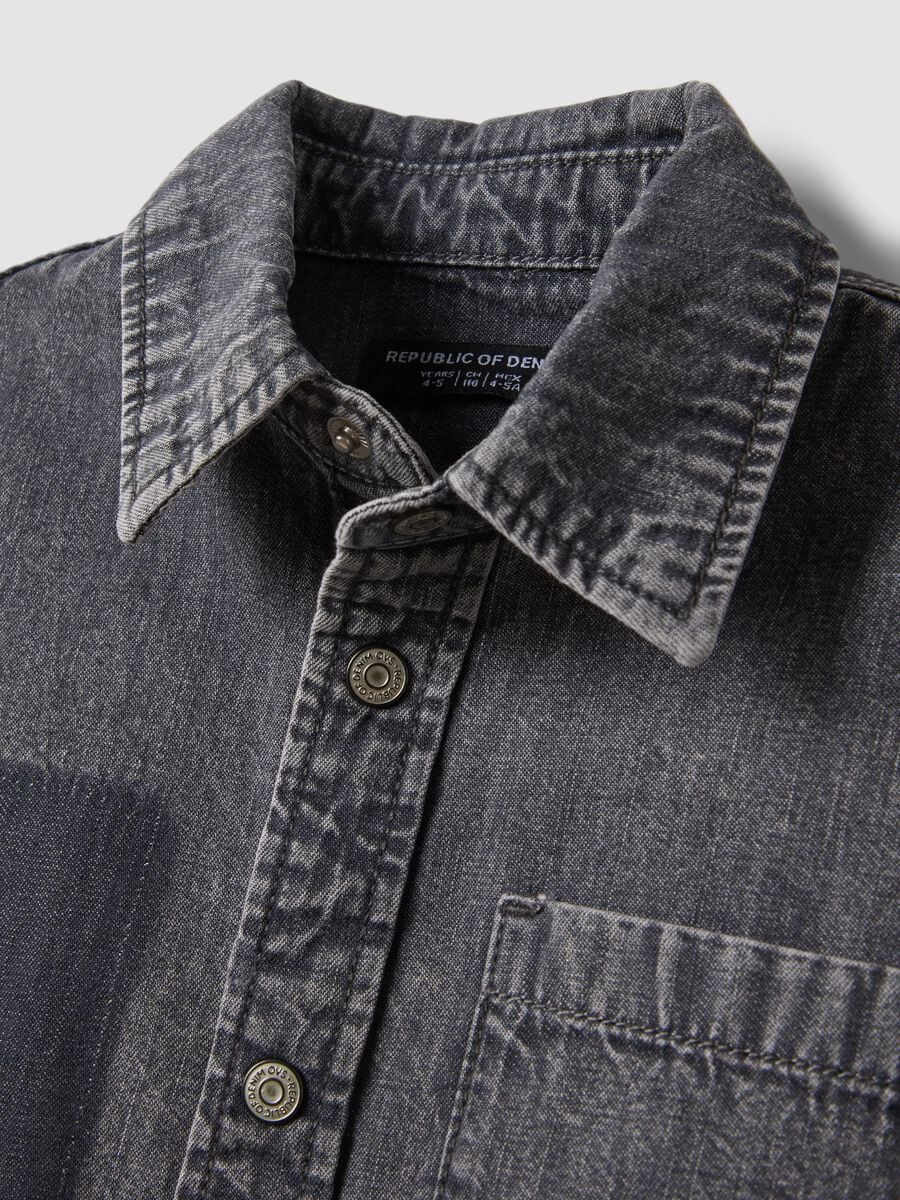 Grey pure cotton short-sleeve shirt with patch details for boys_2