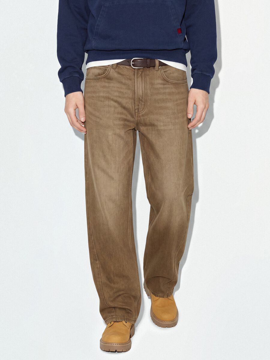 Jeans castanhos barrel fit em algod&atilde;o puro_1