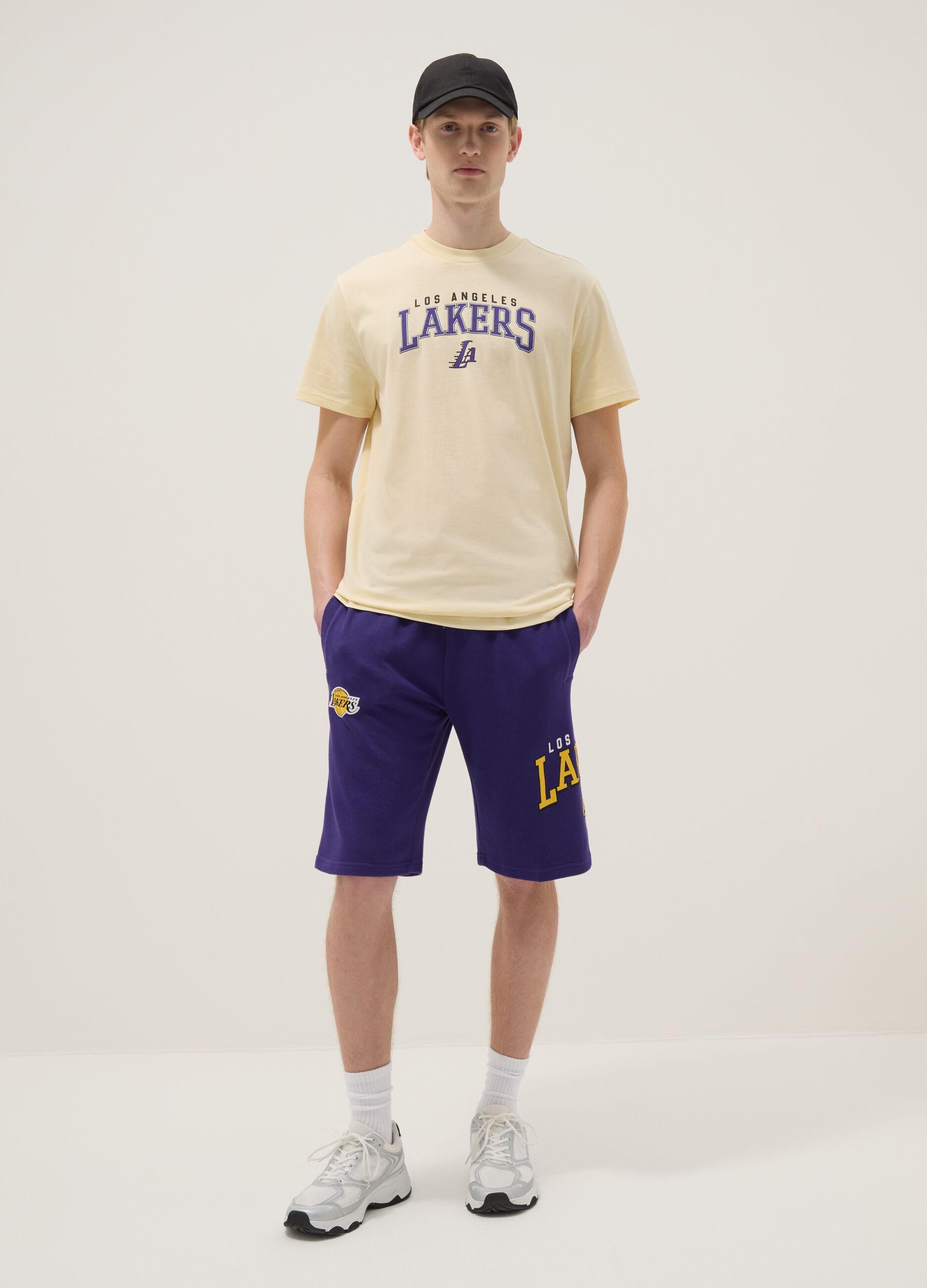 Purple cotton blend shorts with Los Angeles Lakers prints